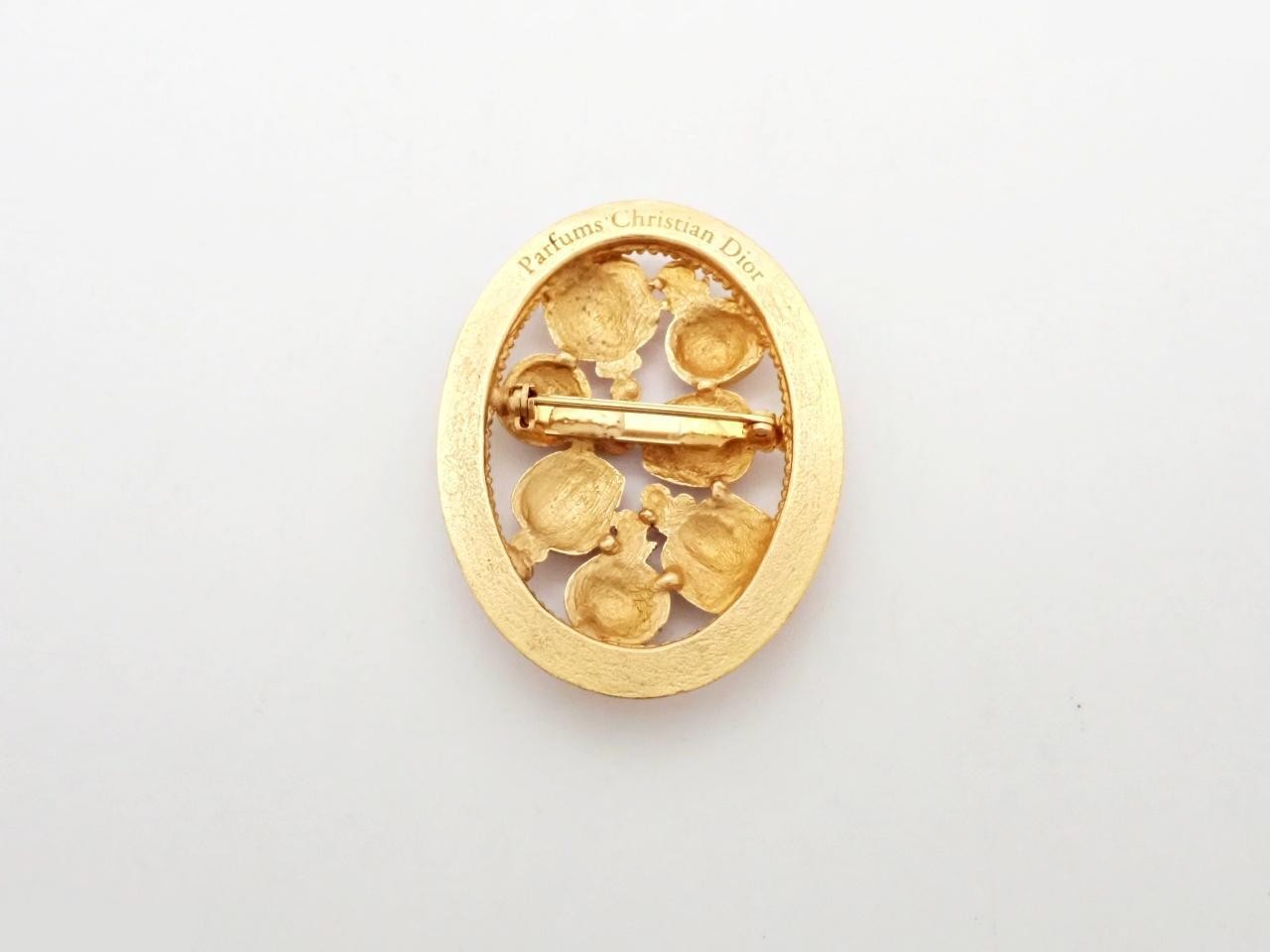 Oval roach — view 2