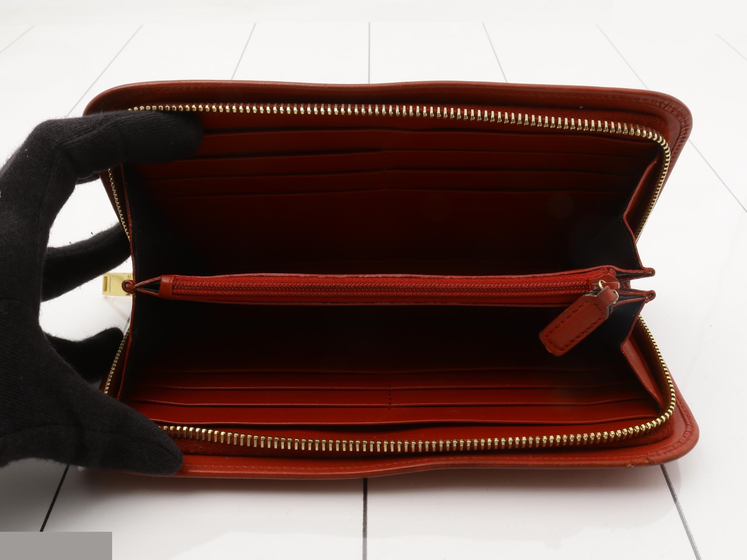 wallet — view 4