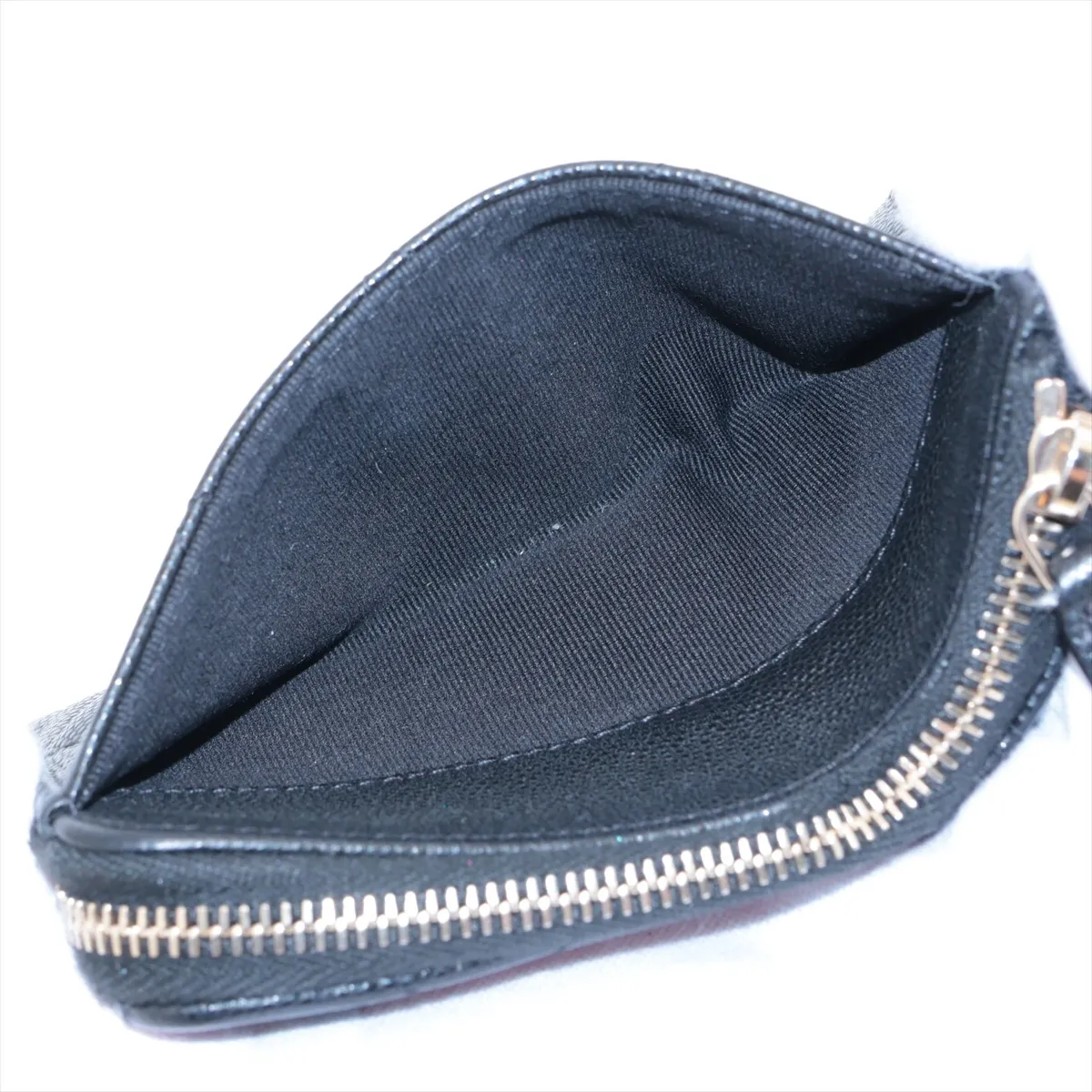 Matelasse caviar skin fragment case black gold hardware U0P9U2LK — view 3