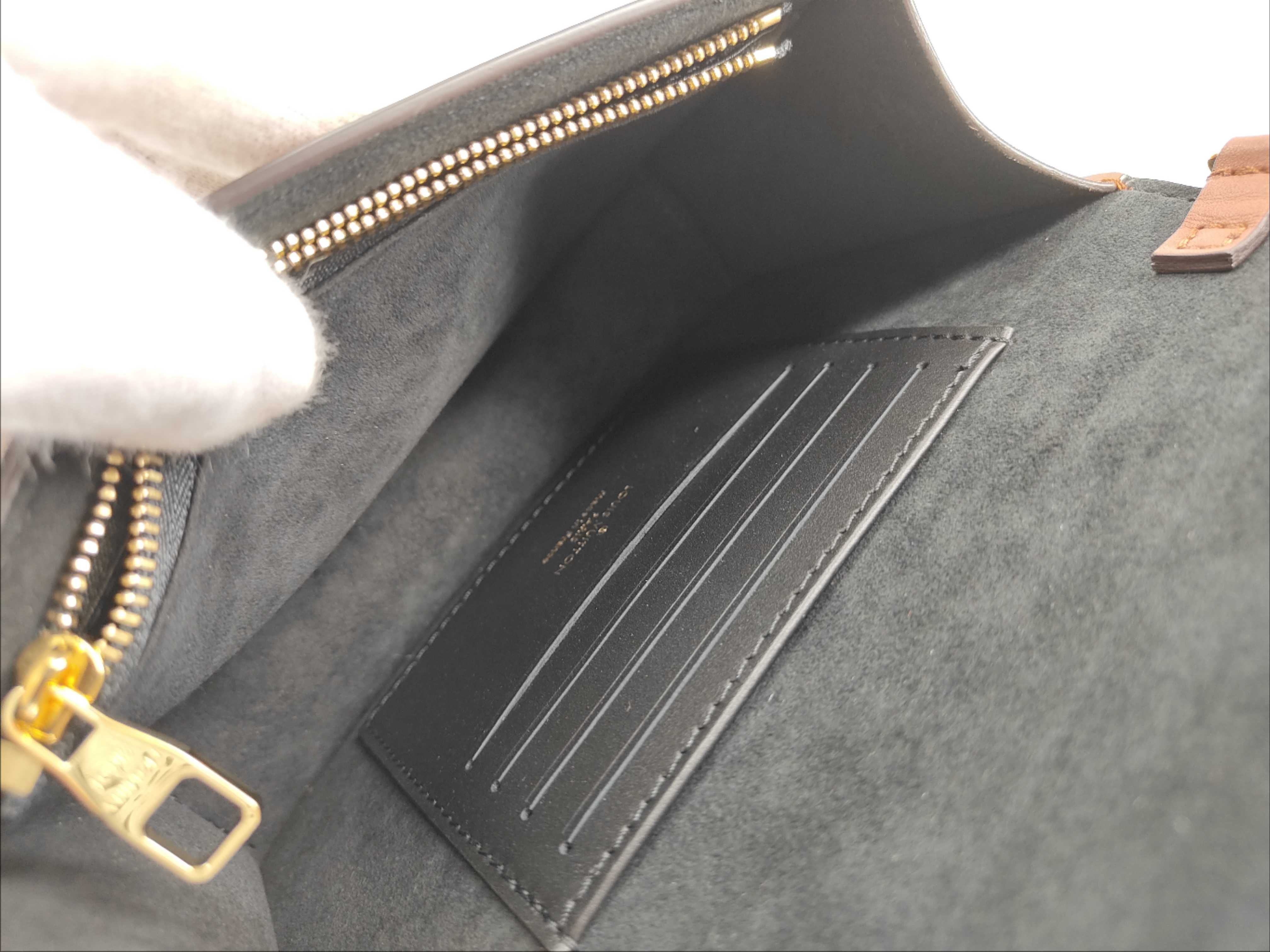 Monogram Portefeuille Dauphine M68746 Shoulder Bag — view 11