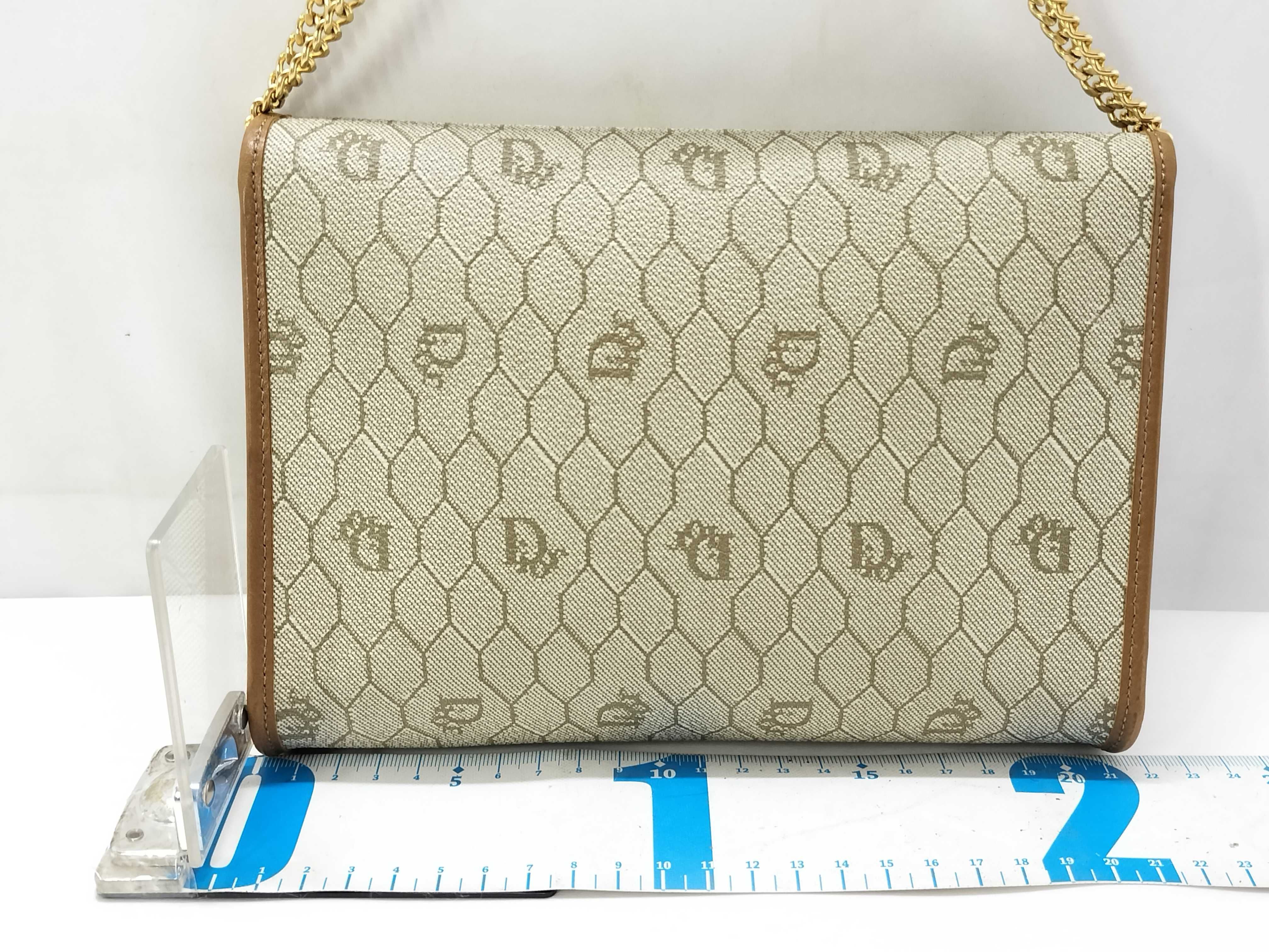 Honeycomb Pattern Chain Shoulder Bag — view 2