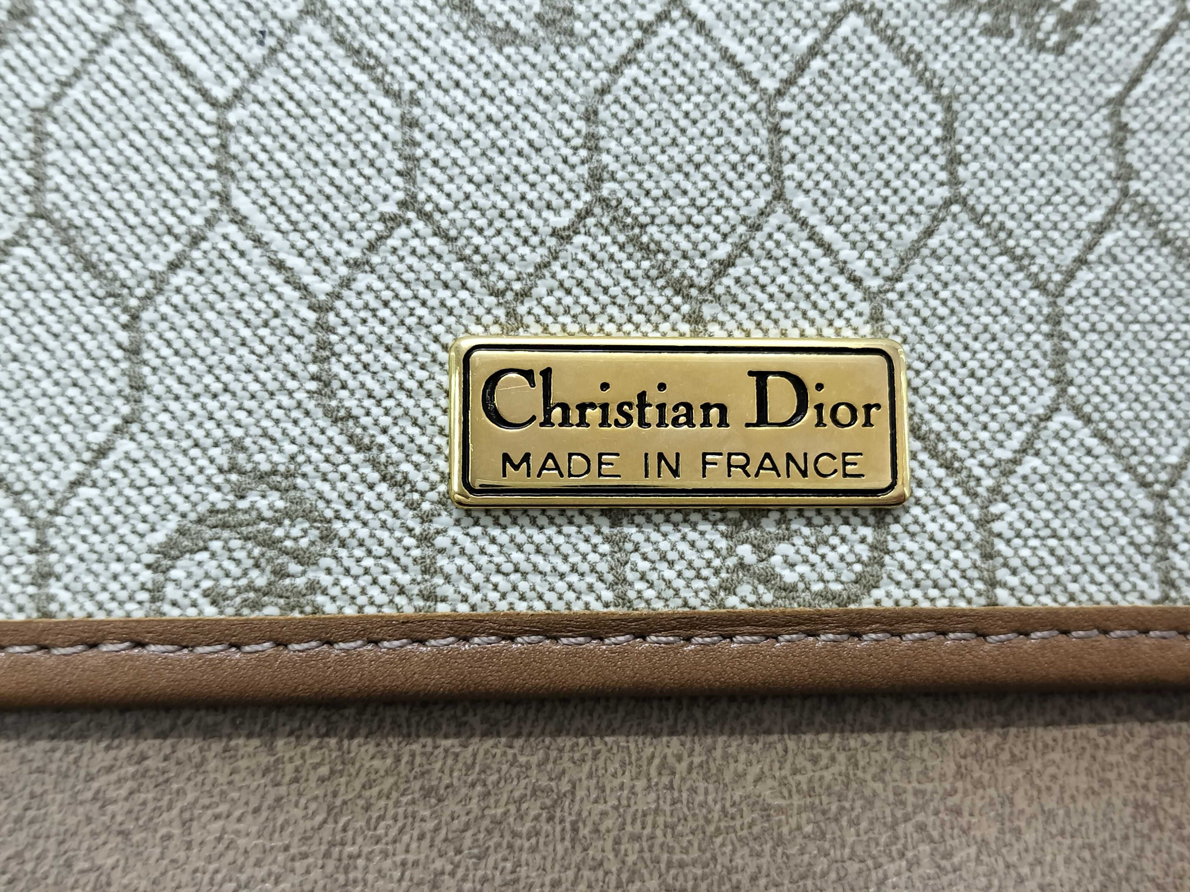 Honeycomb Pattern Chain Shoulder Bag — view 9