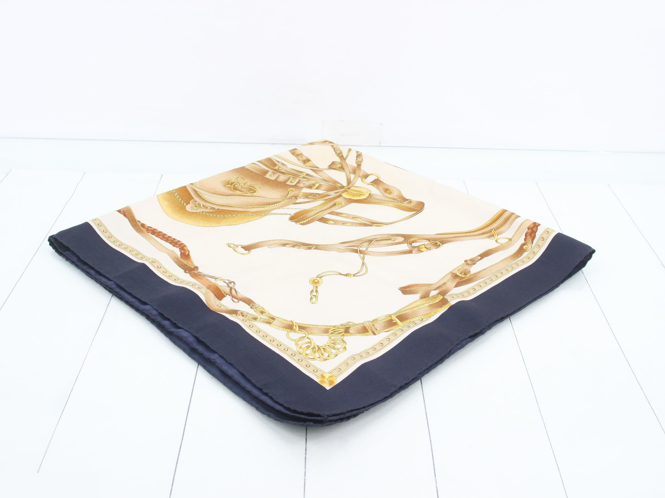 scarf — view 2