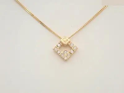 Other line: Precious metals, necklaces, pendants, neck circumference approximately 43 cm.