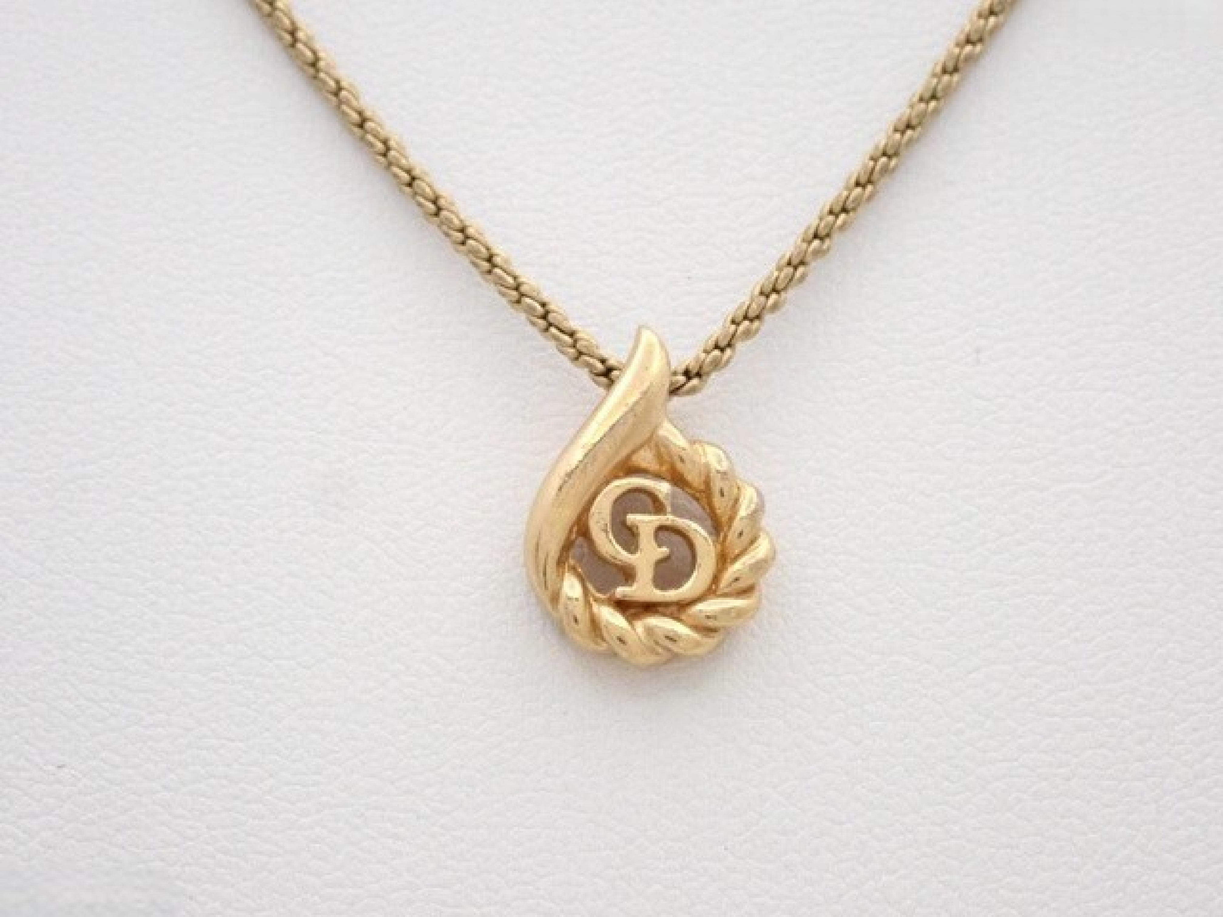 necklace — view 2