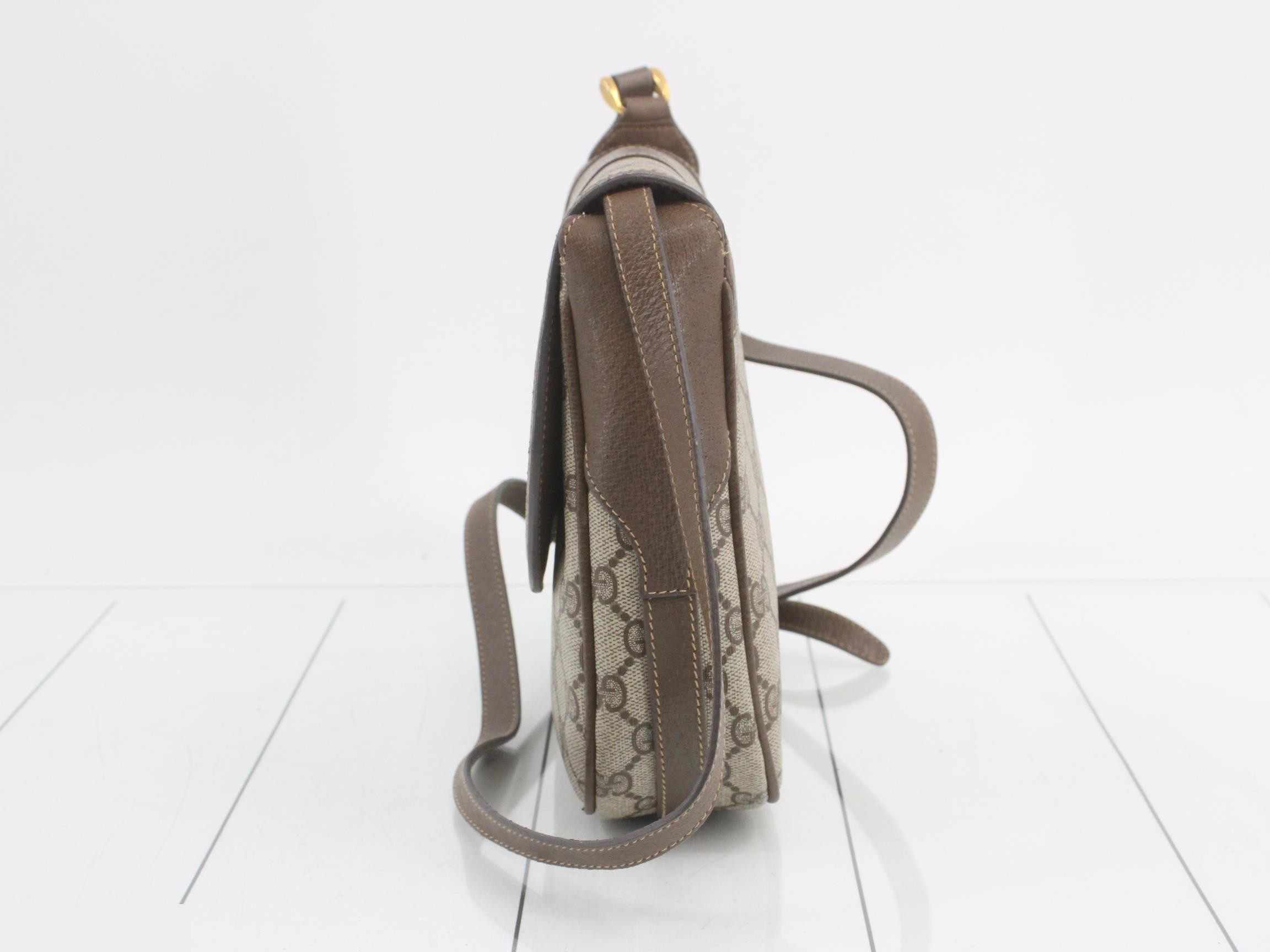 GG Supreme Shoulder Bag — view 3