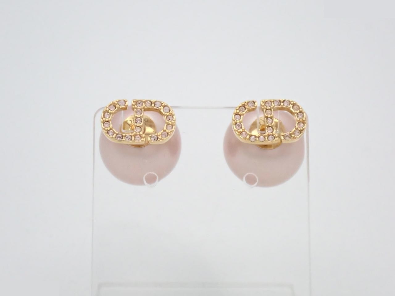 Gold earrings