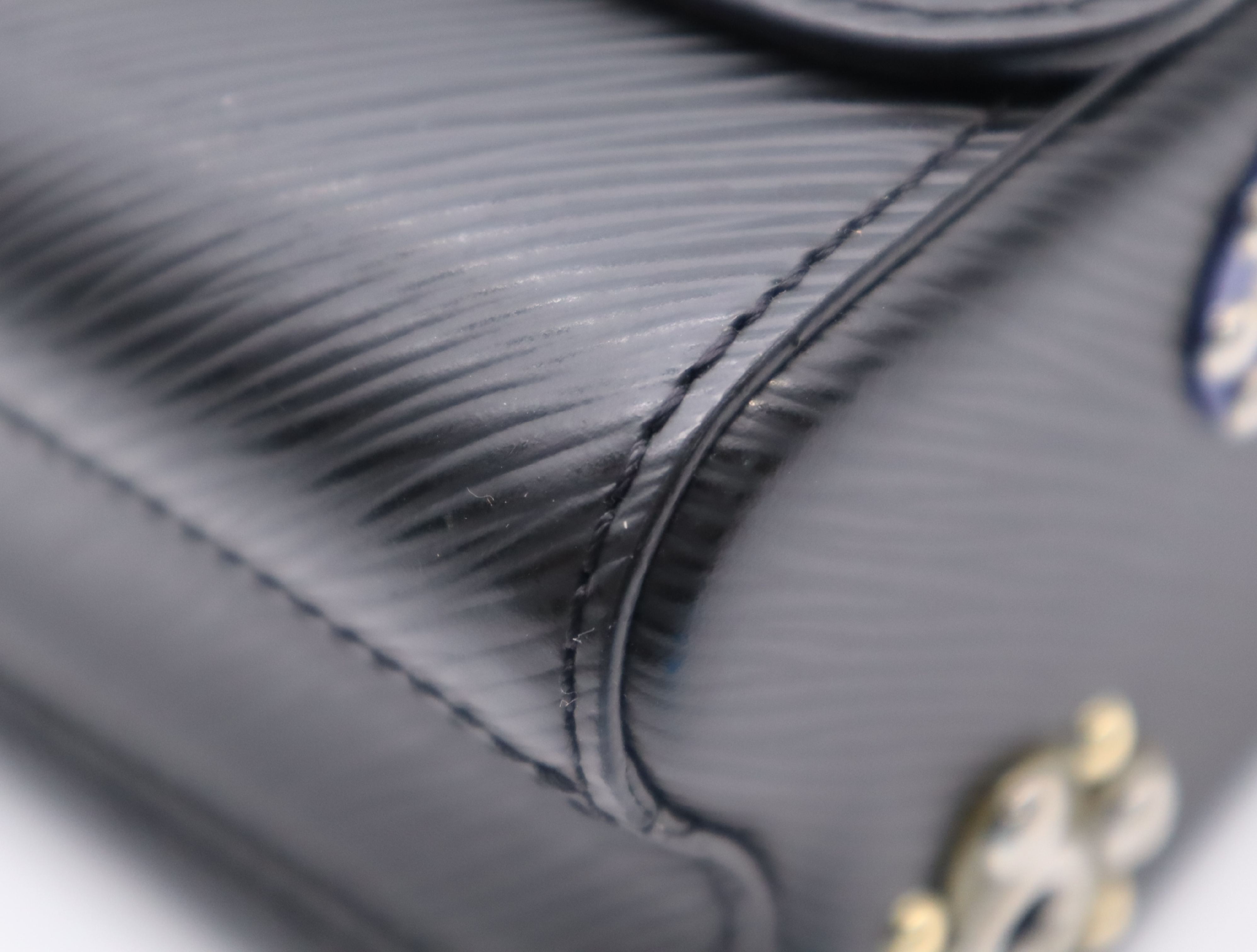 M54217 Epi Twist MM Multicolor Shoulder Bag — view 7