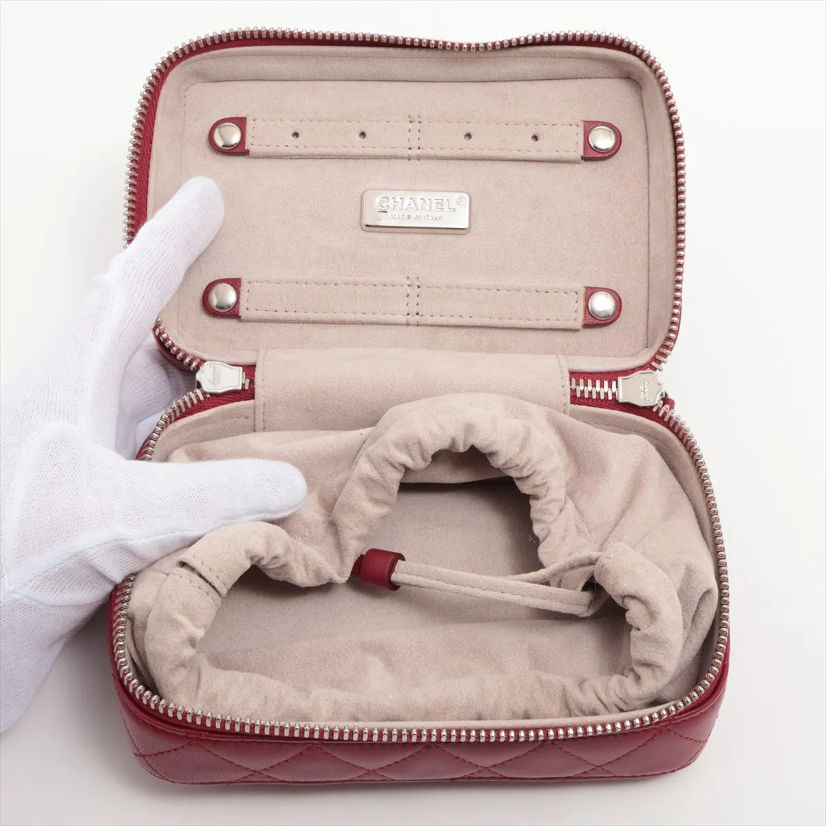 Matelasse caviar skin pouch red silver hardware 17903053 — view 3