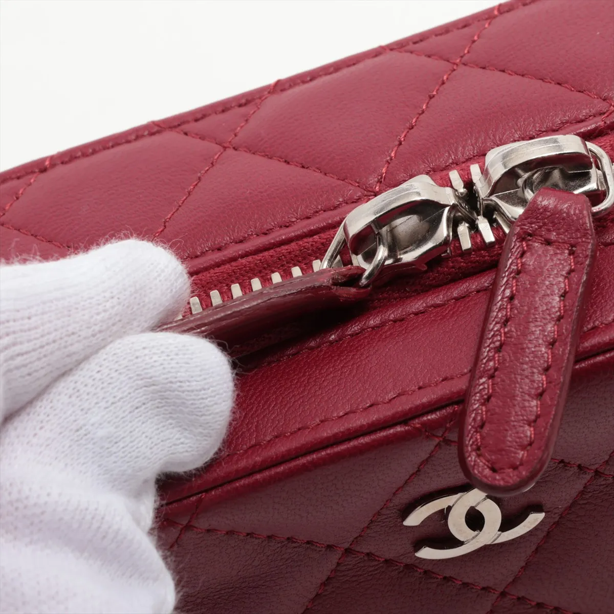 Matelasse caviar skin pouch red silver hardware 17903053 — view 6
