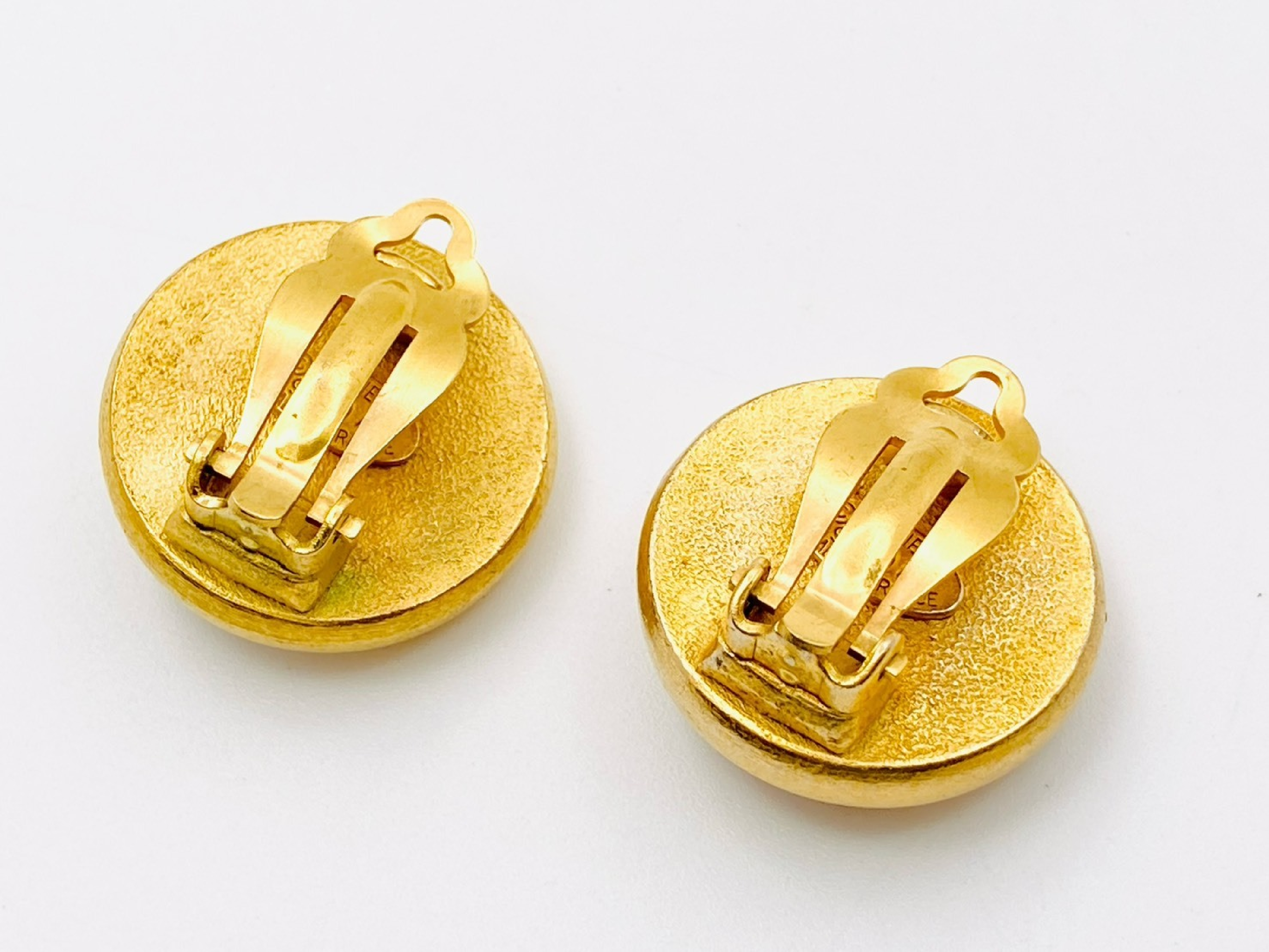 Logo Colored Stone Round Earrings 94A Red x Gold Earrings — view 2
