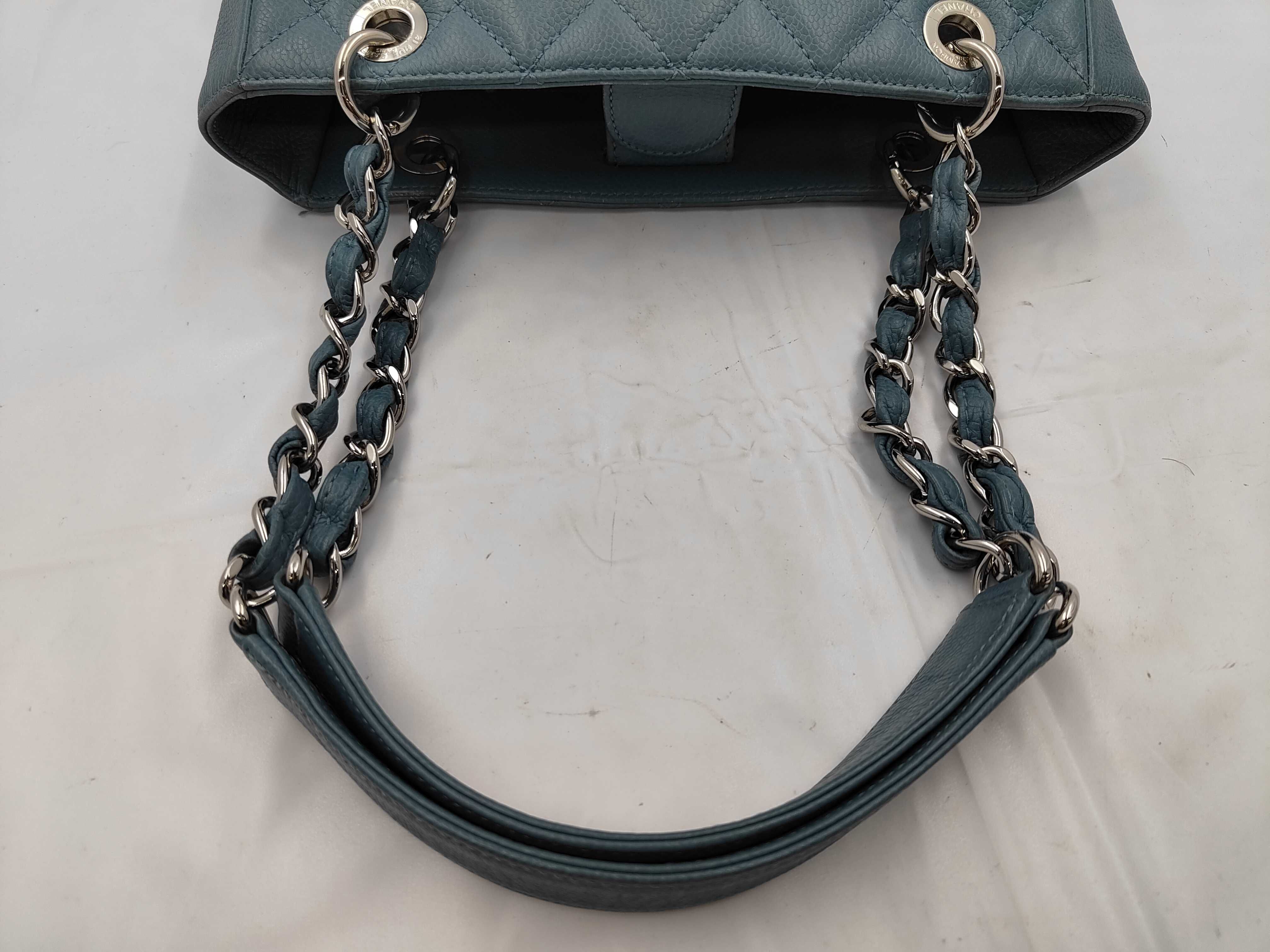 Caviar Skin Chain Blue Tote Bag — view 3