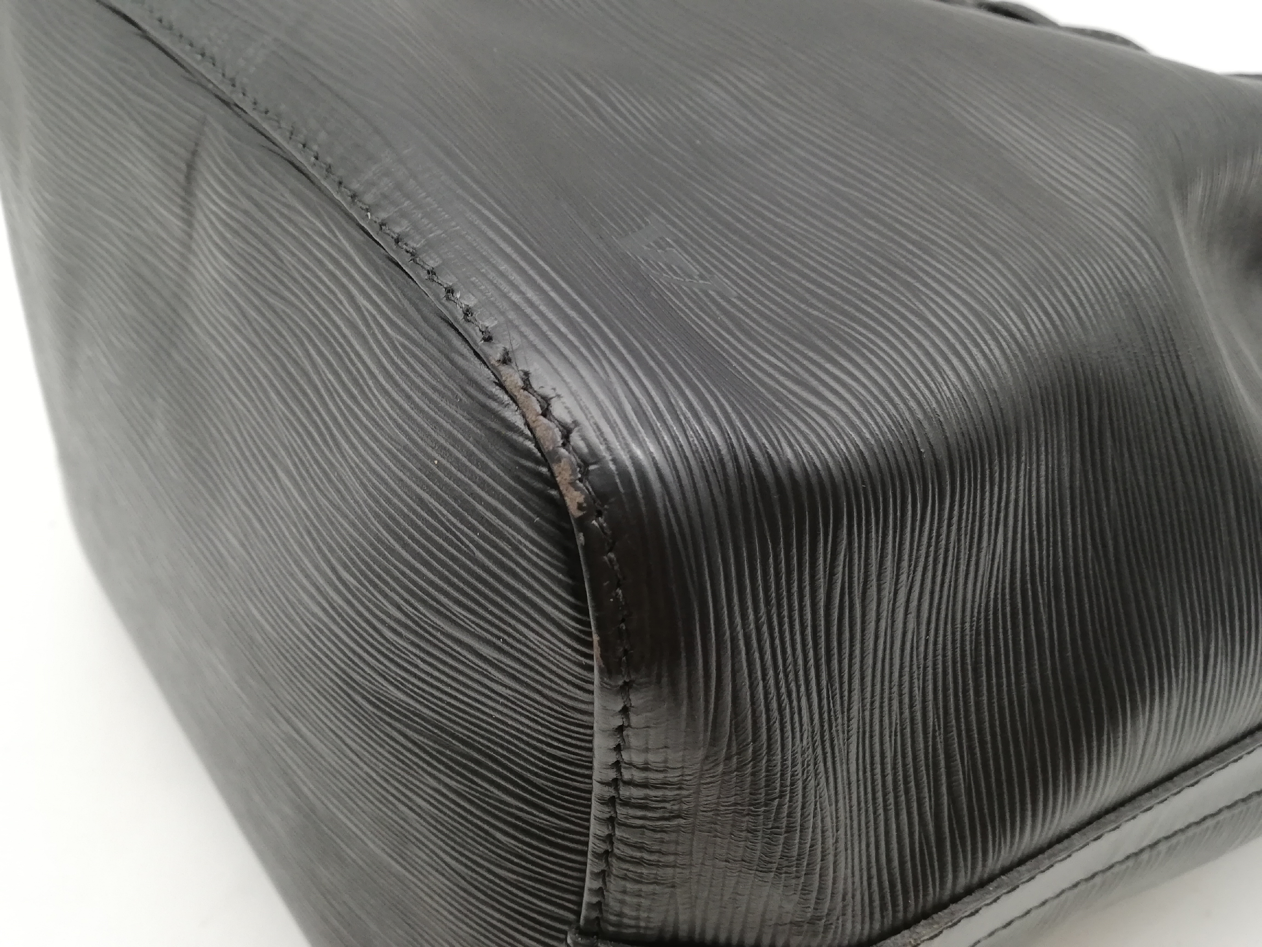 Epi Petit Noé M59012 Noir Shoulder Bag — view 11