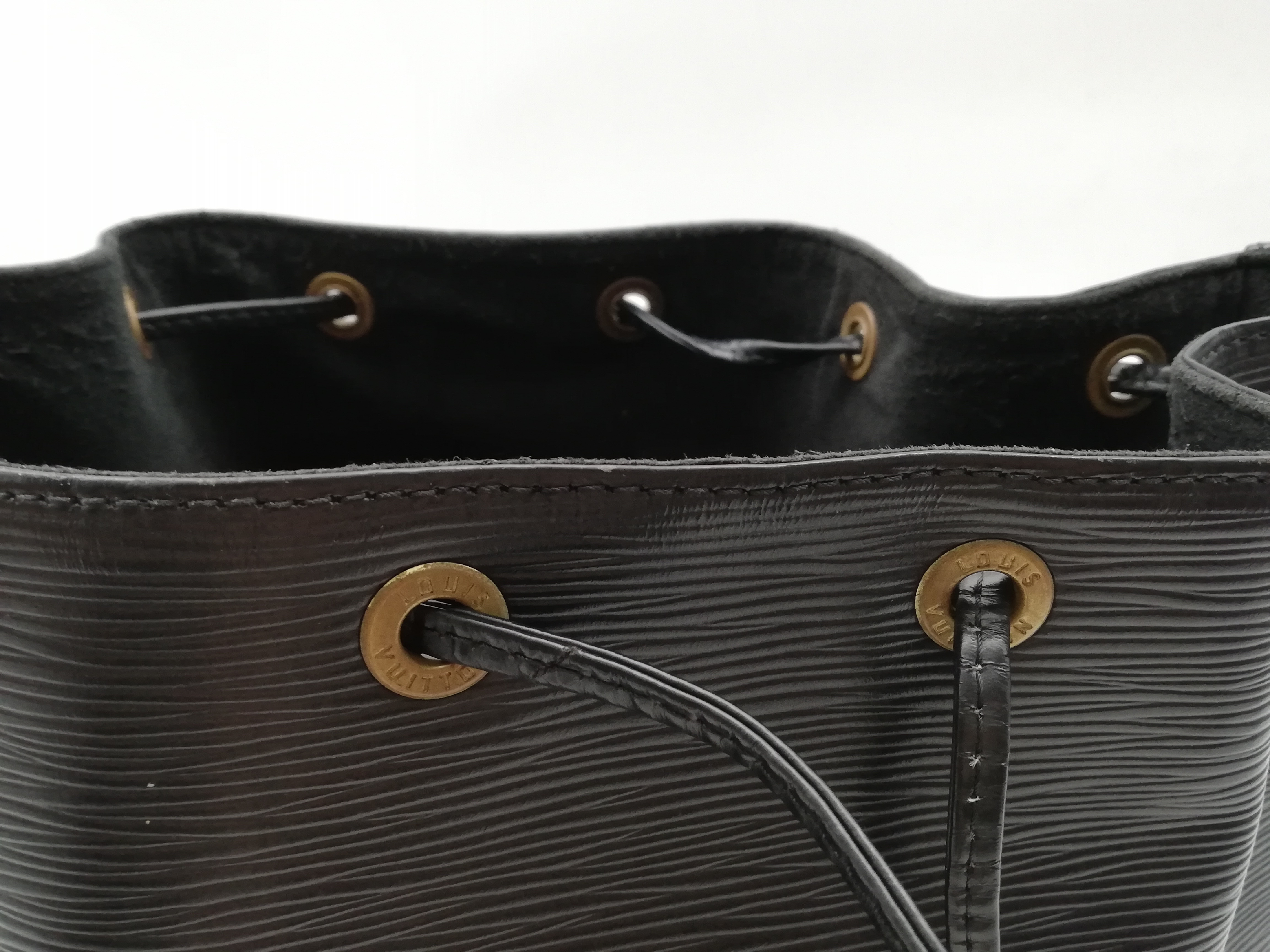Epi Petit Noé M59012 Noir Shoulder Bag — view 12