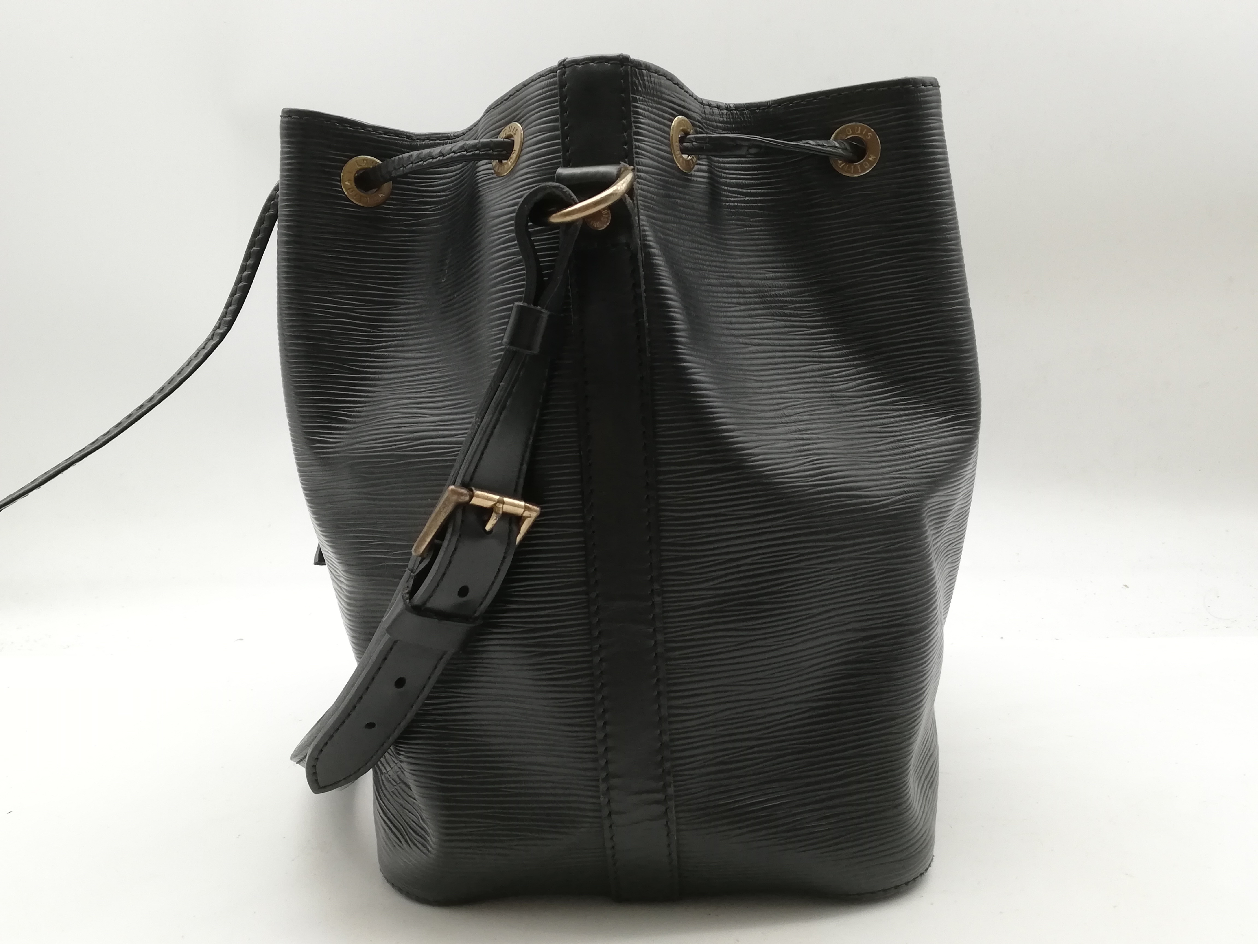 Epi Petit Noé M59012 Noir Shoulder Bag — view 3