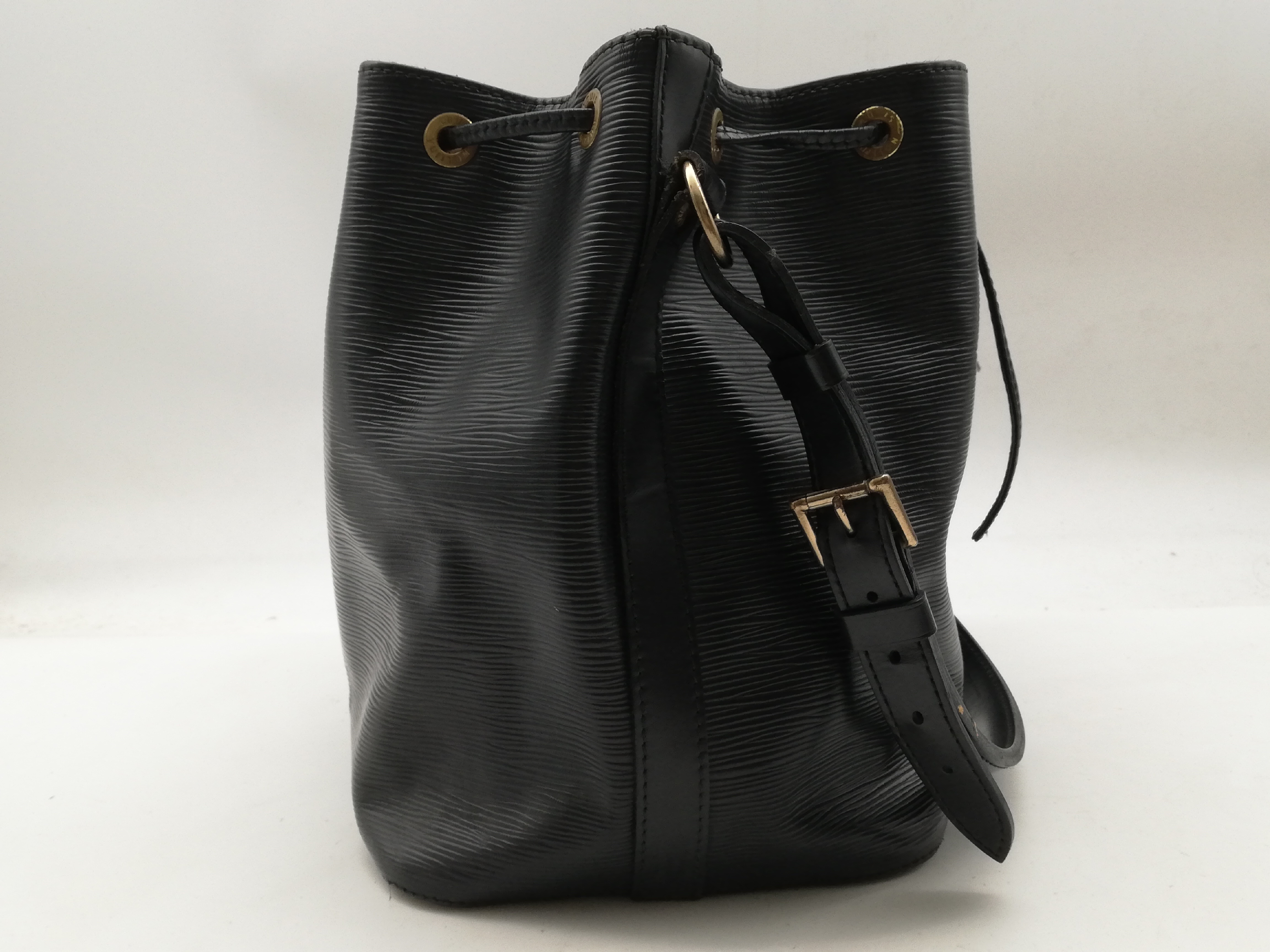 Epi Petit Noé M59012 Noir Shoulder Bag — view 4