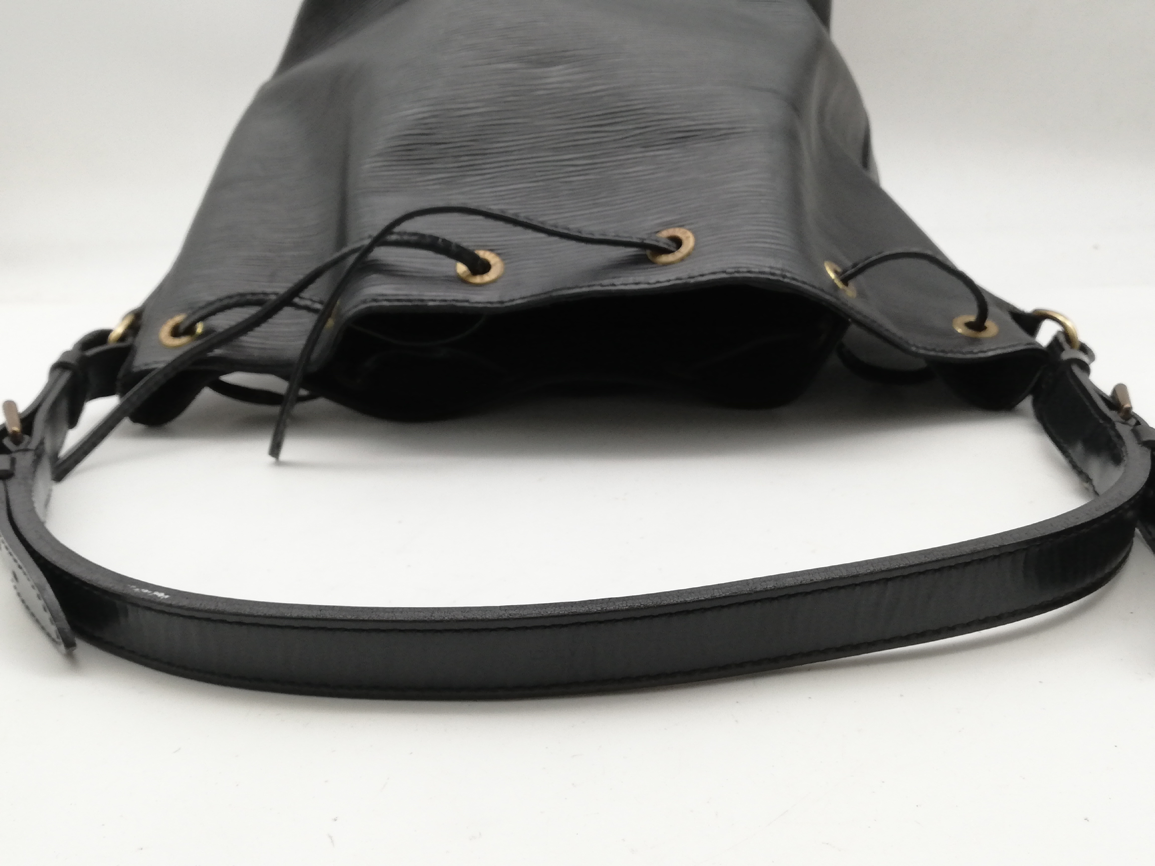 Epi Petit Noé M59012 Noir Shoulder Bag — view 5