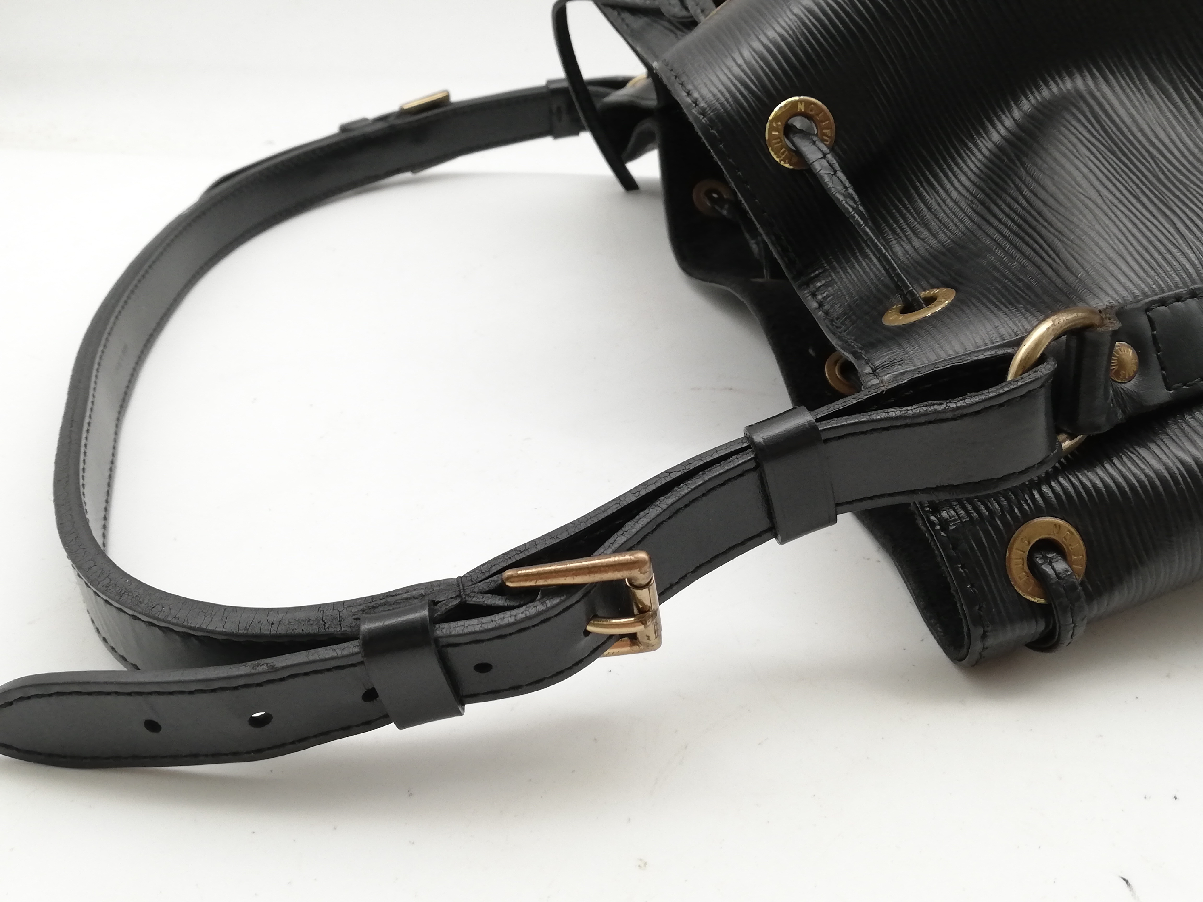 Epi Petit Noé M59012 Noir Shoulder Bag — view 7