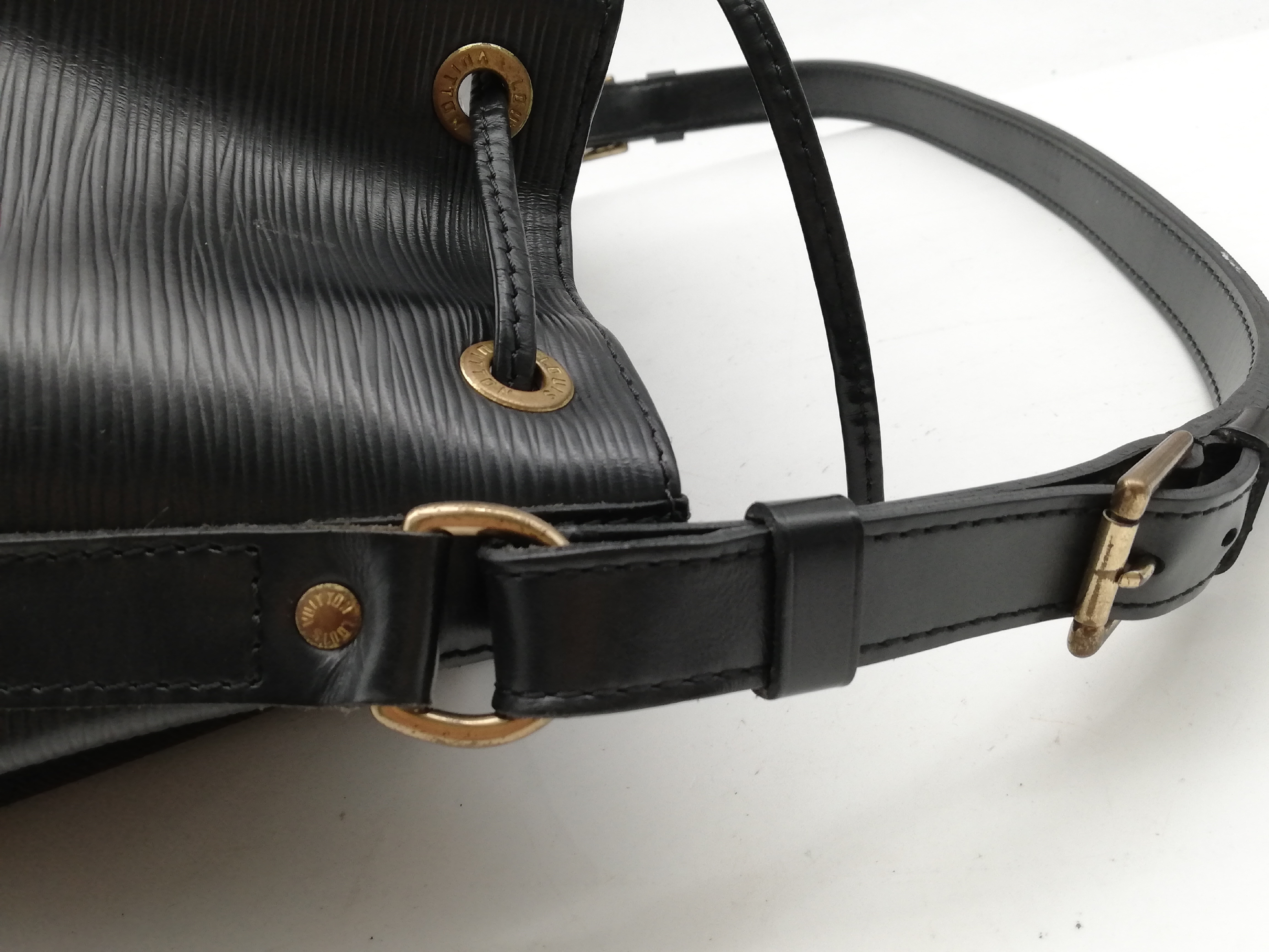 Epi Petit Noé M59012 Noir Shoulder Bag — view 8