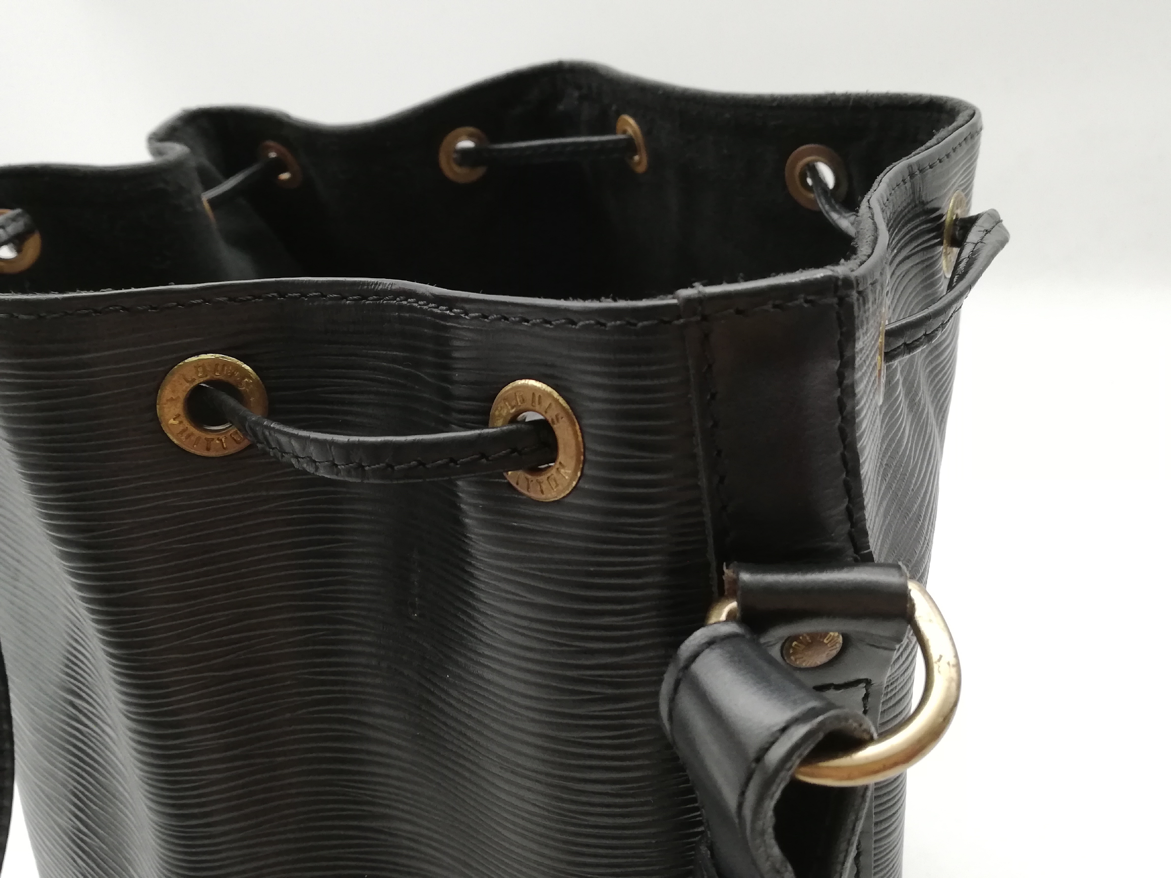 Epi Petit Noé M59012 Noir Shoulder Bag — view 9