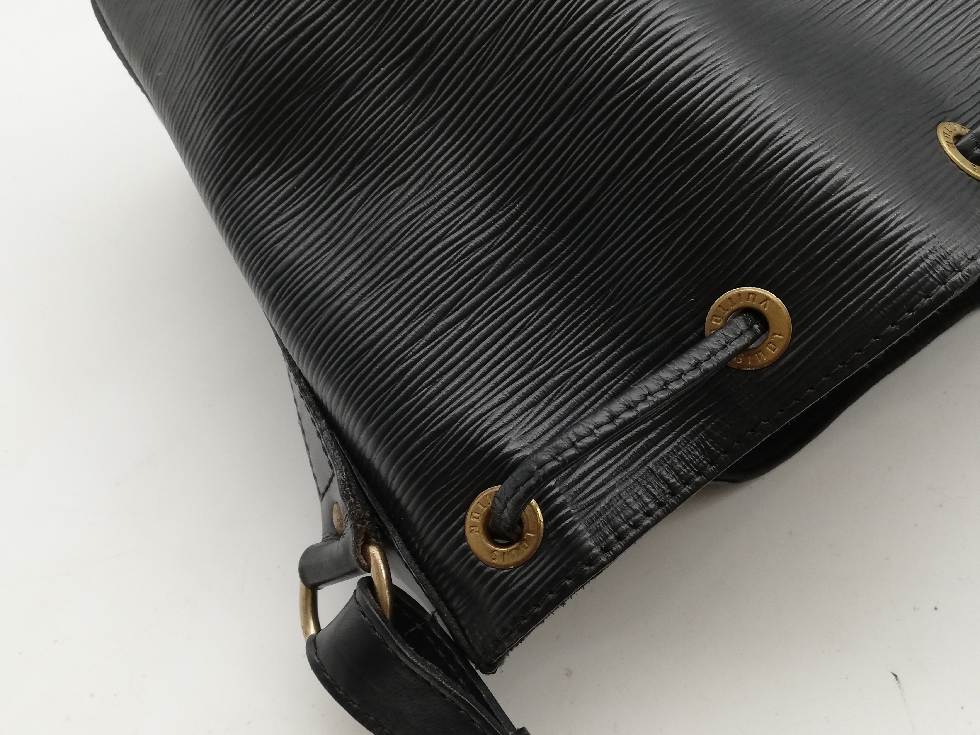 Epi Petit Noé M59012 Noir Shoulder Bag — view 10