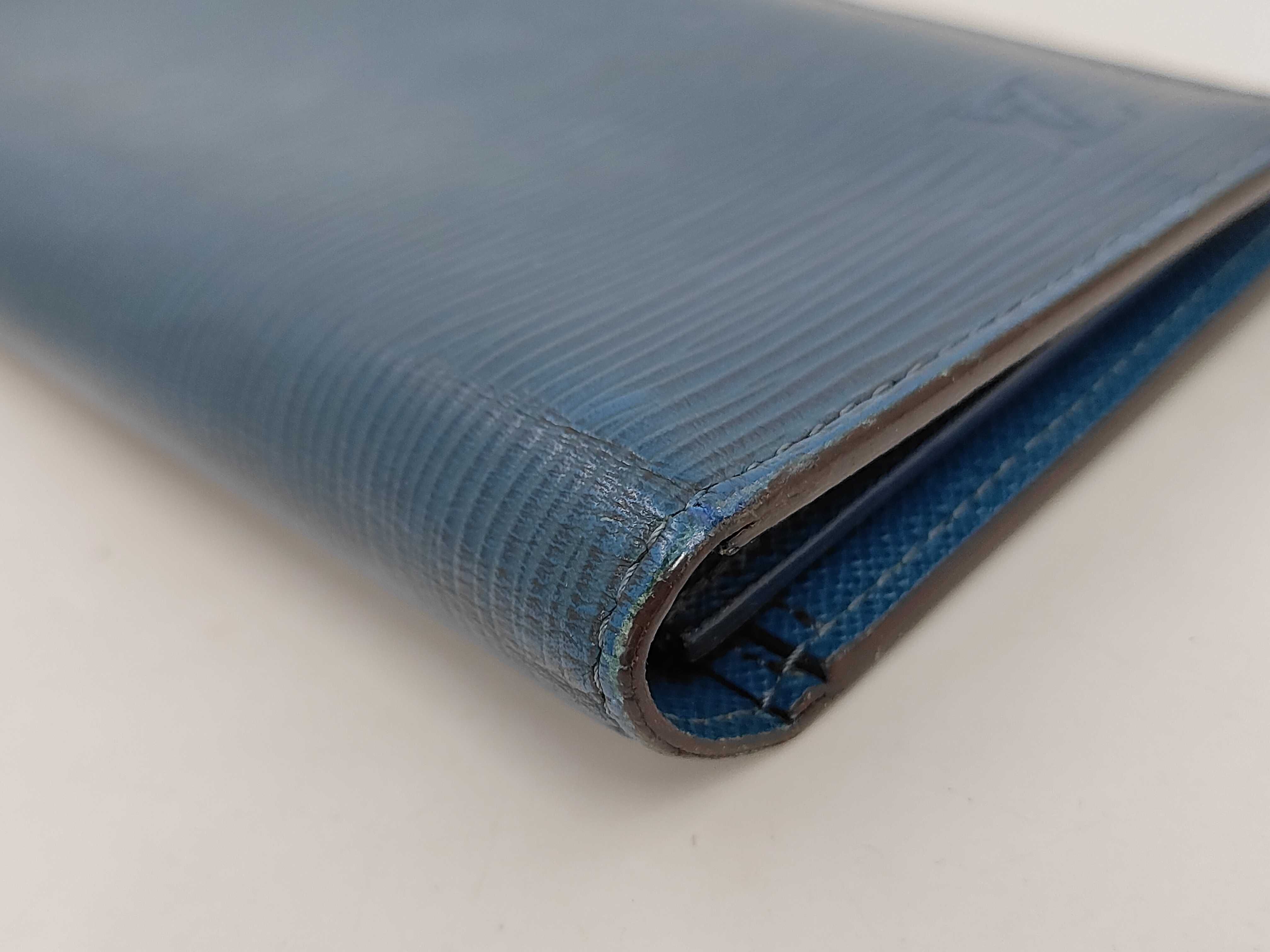 Epi Louis Vuitton Epi Portefeuille Brazza Turquoise Wallet — view 7