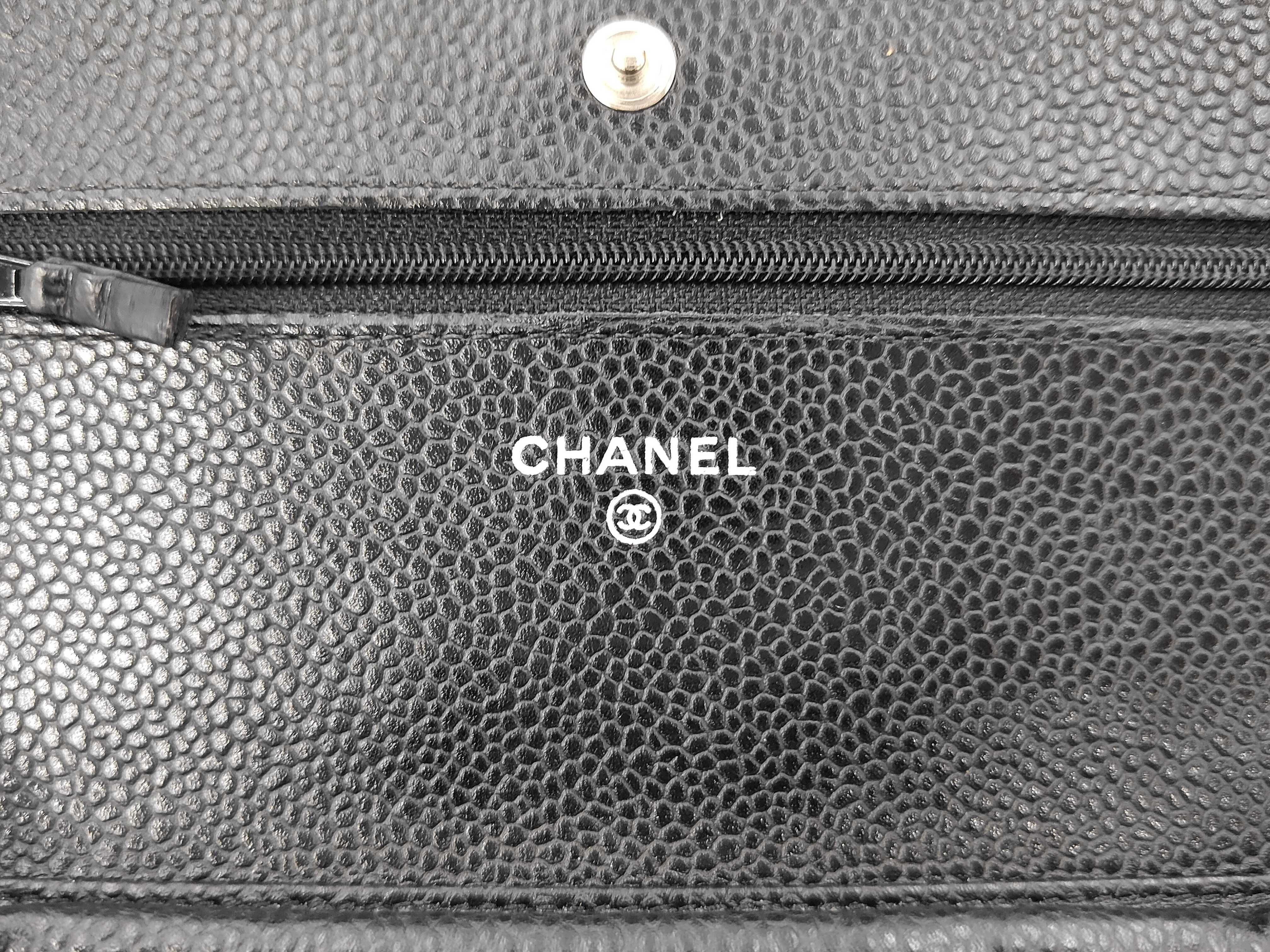 Matelassé Caviar Skin Chain Wallet Shoulder Bag — view 4
