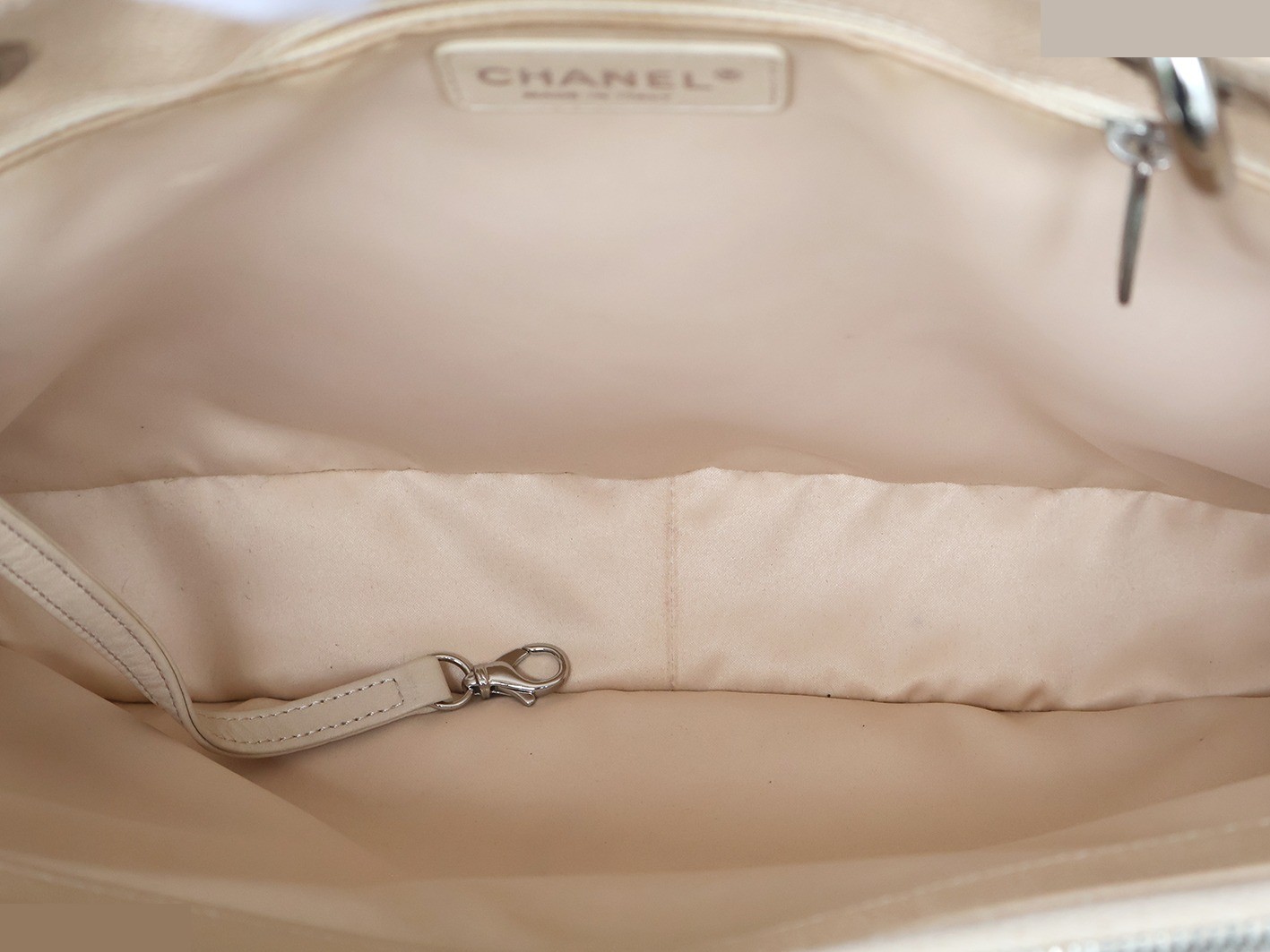 Caviar Skin GST Chain Tote Bag, Beige — view 11