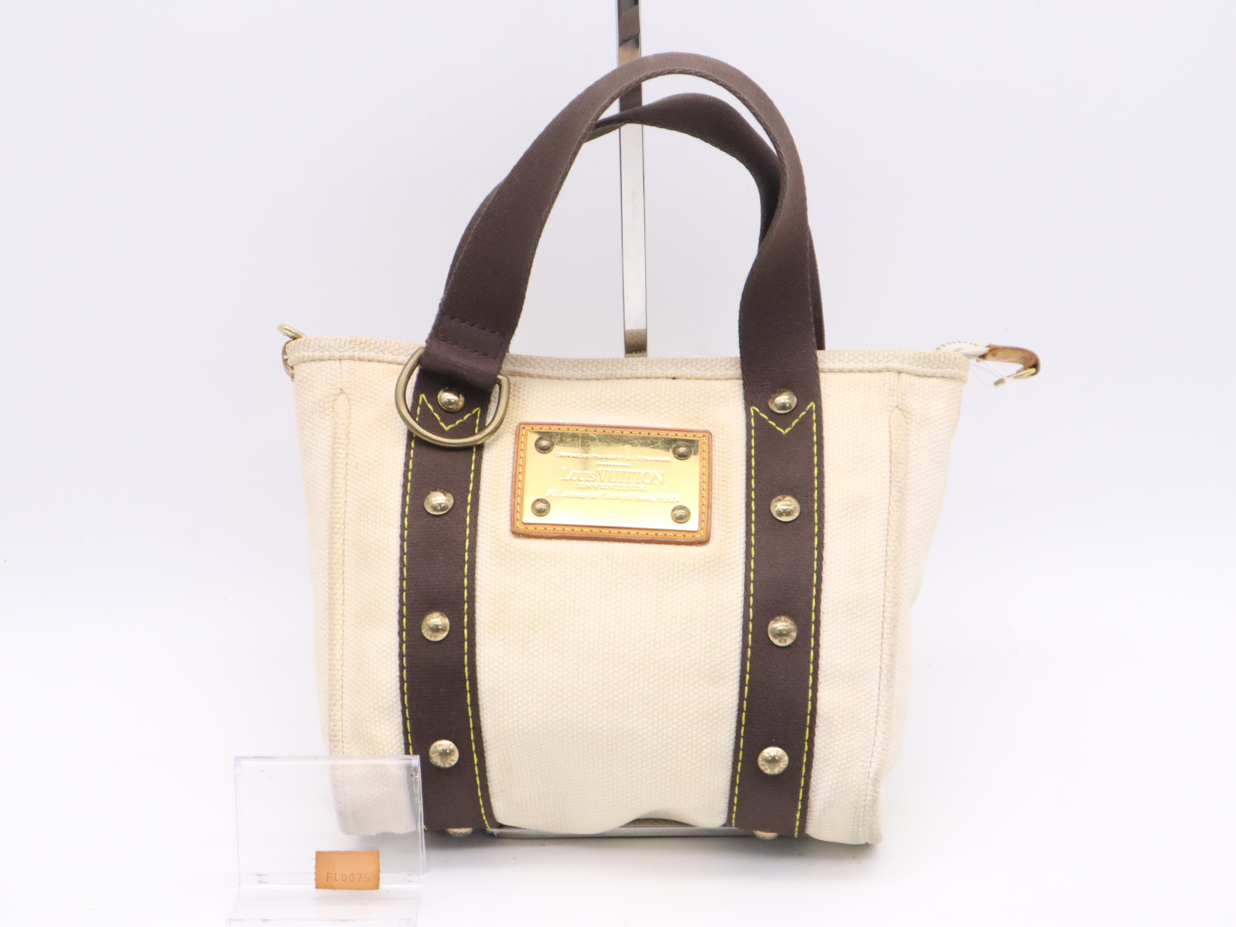 M40039 Antigua Cabas PM Tote Bag