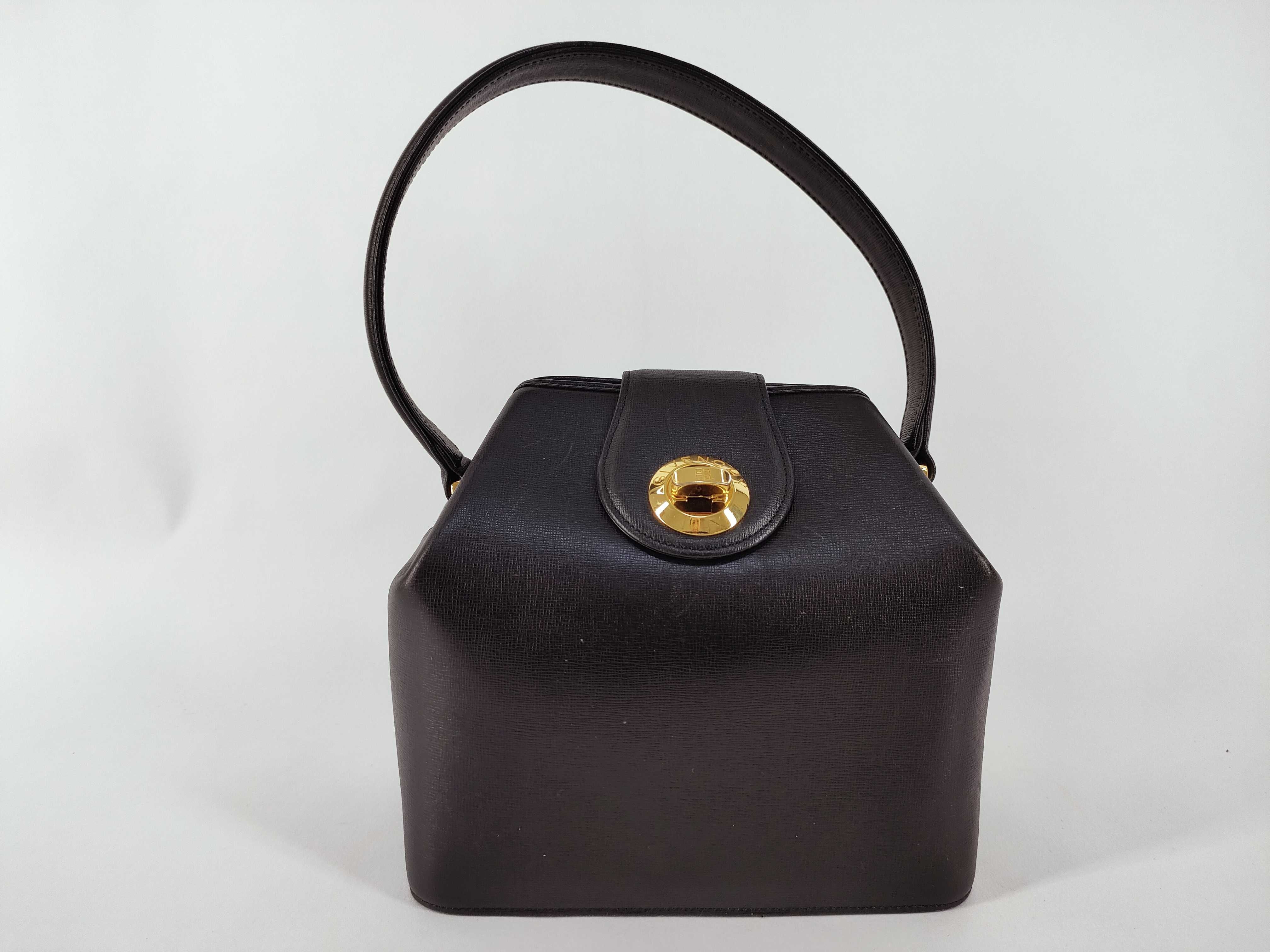 Formal Leather Handbag with Gold Hardware