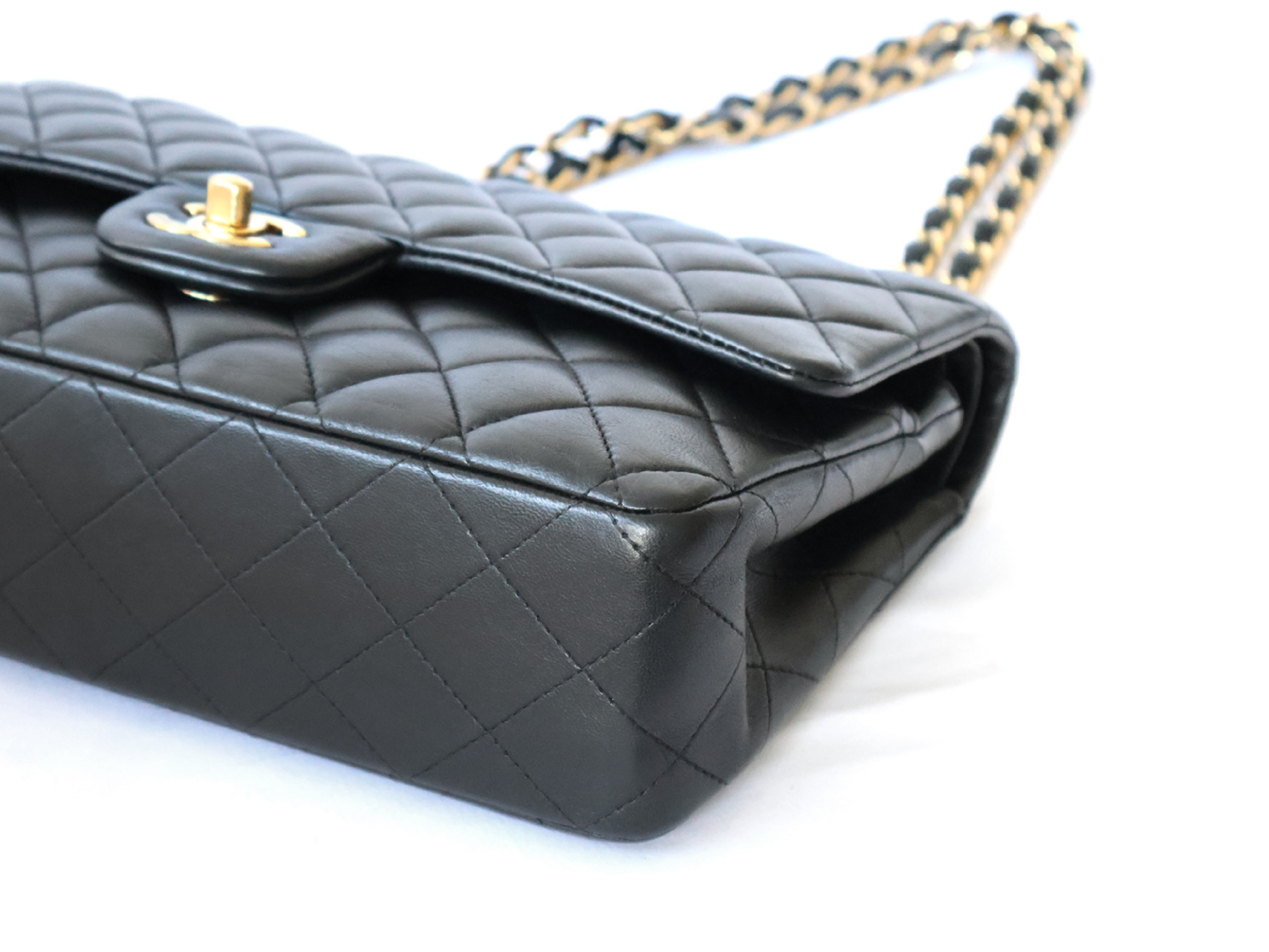 Matelassé 25 Lambskin Shoulder Bag with Seal (Serial Number in the 20s), Double Flap, Double Chain, Black. — view 4
