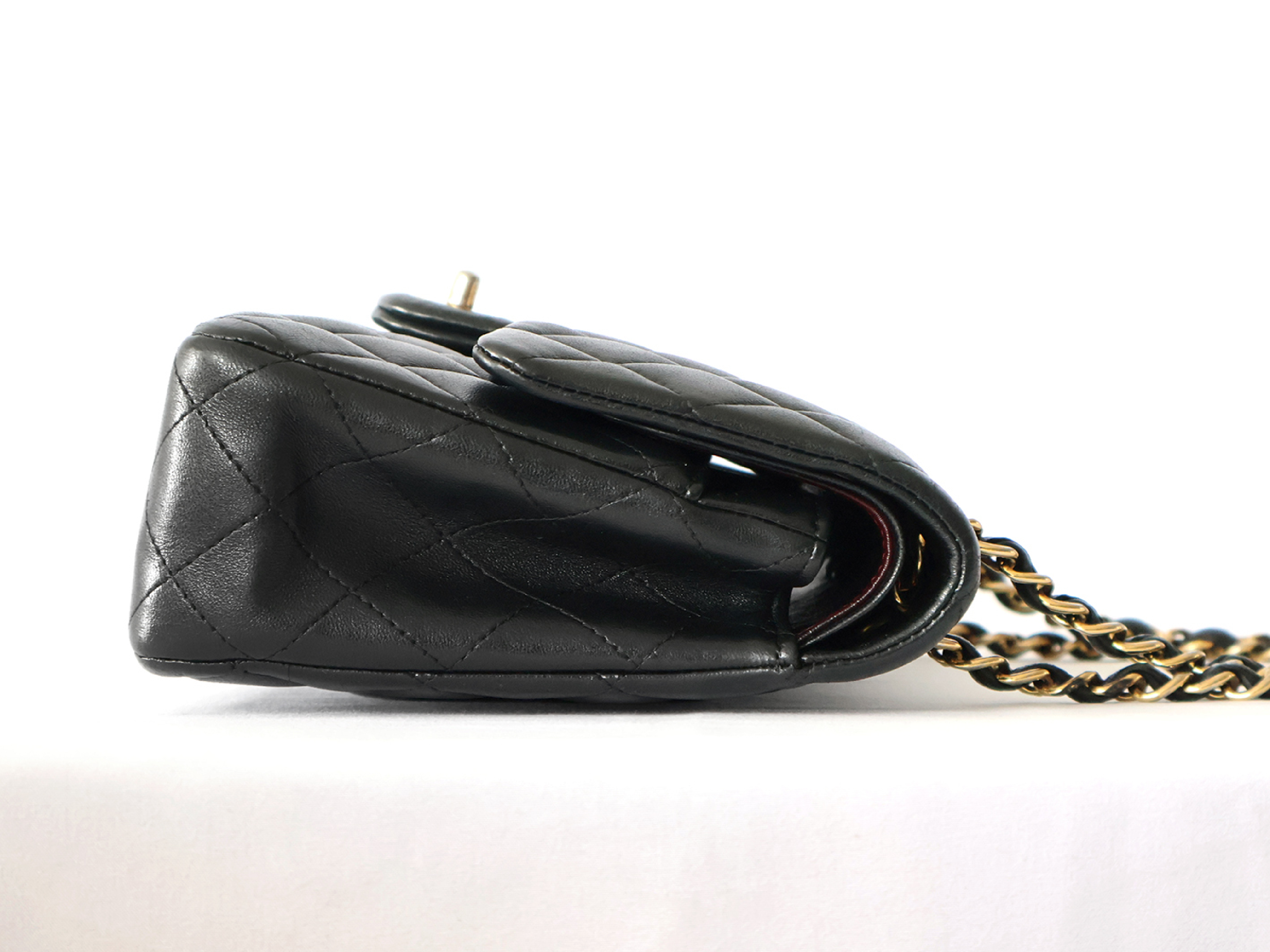 Matelassé 25 Lambskin Shoulder Bag with Seal (Serial Number in the 20s), Double Flap, Double Chain, Black. — view 7