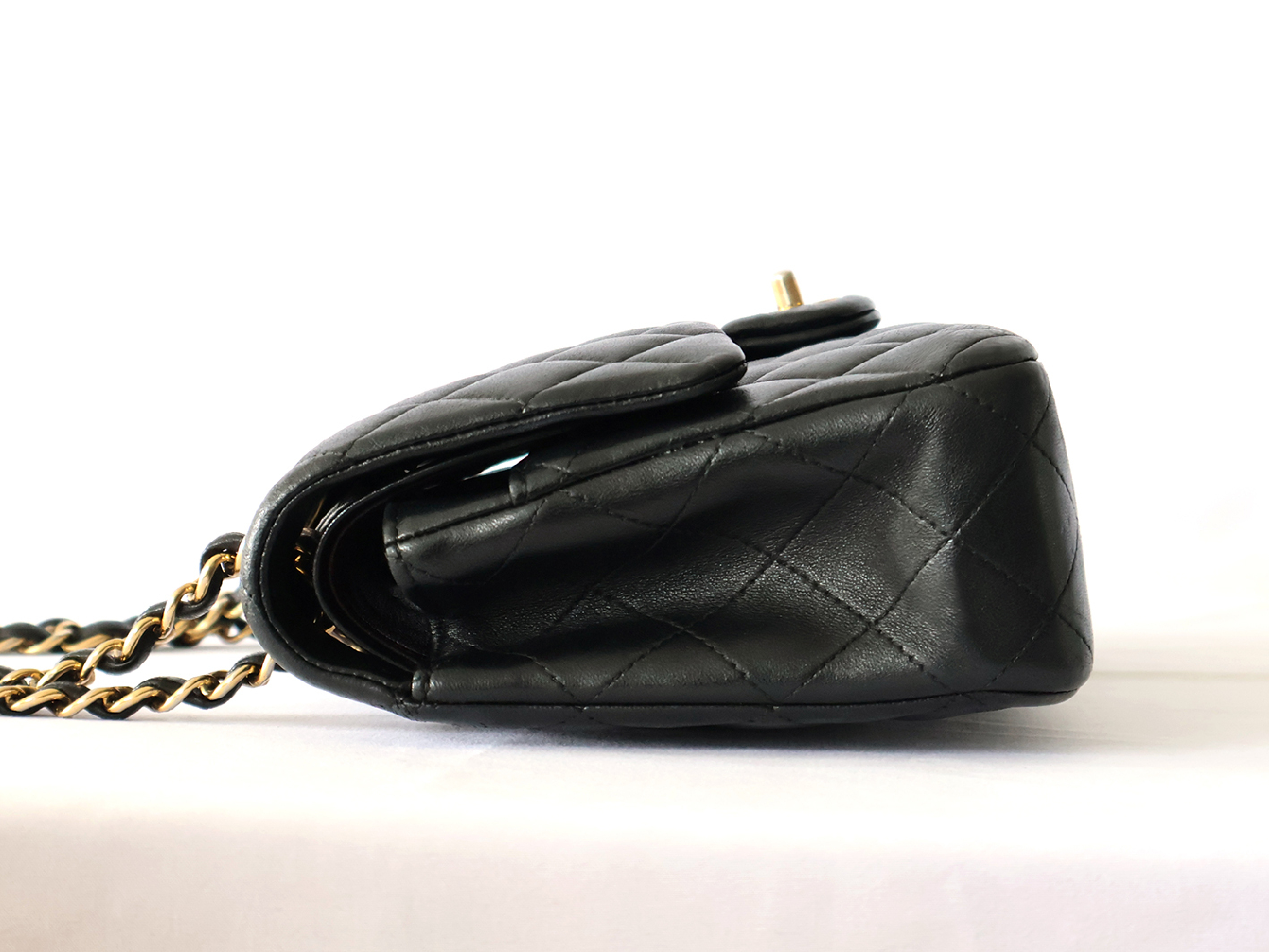 Matelassé 25 Lambskin Shoulder Bag with Seal (Serial Number in the 20s), Double Flap, Double Chain, Black. — view 8