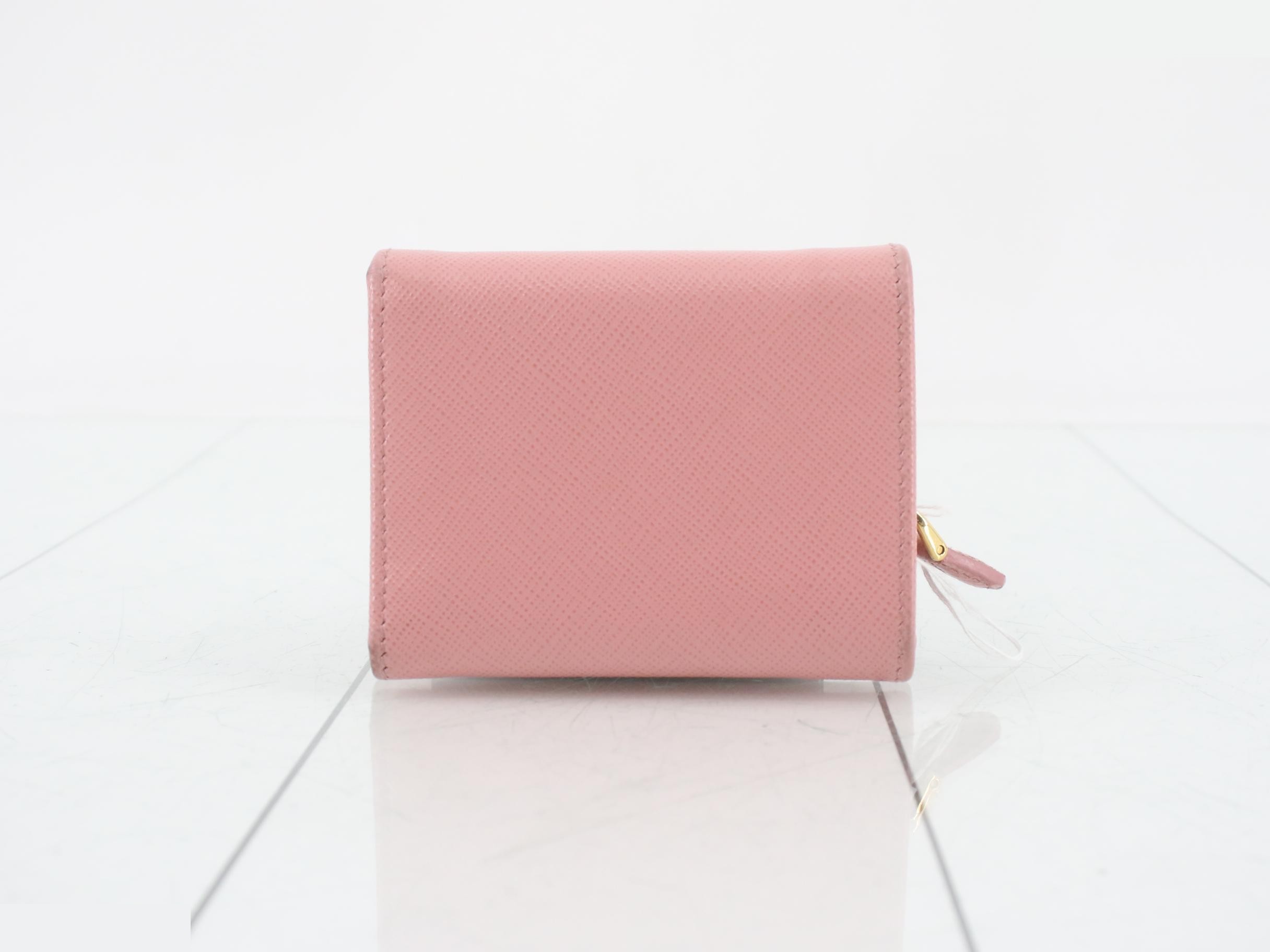 Folding wallet — view 2