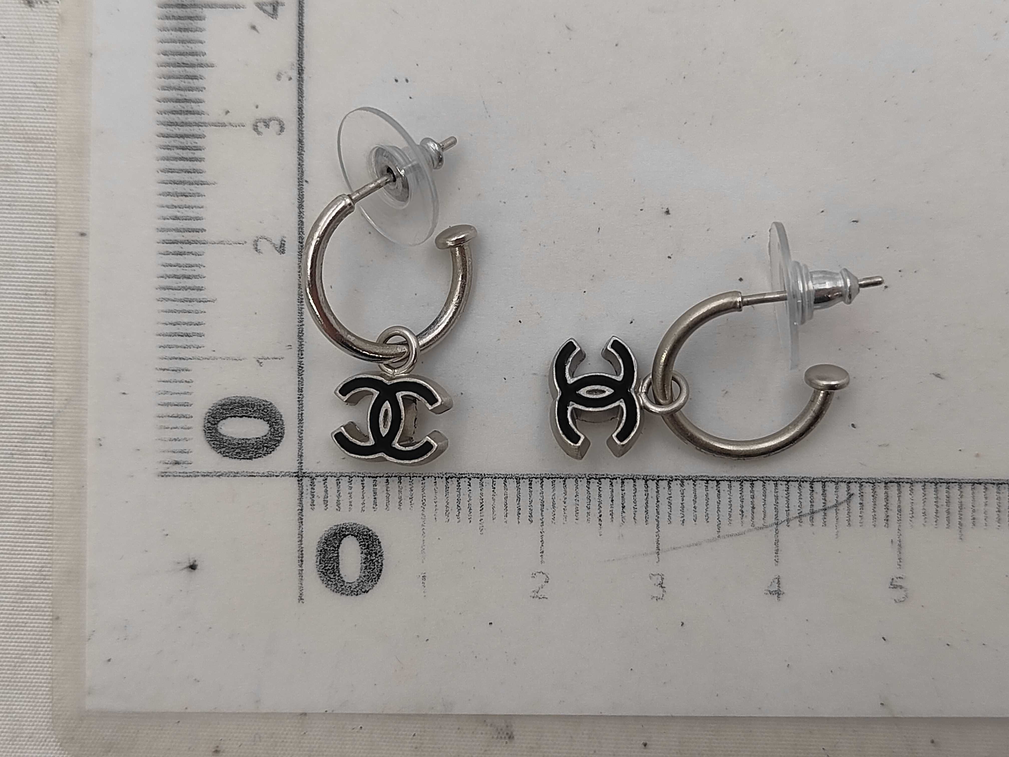 hoop earrings, 06P Coco Mark, black x silver. — view 4