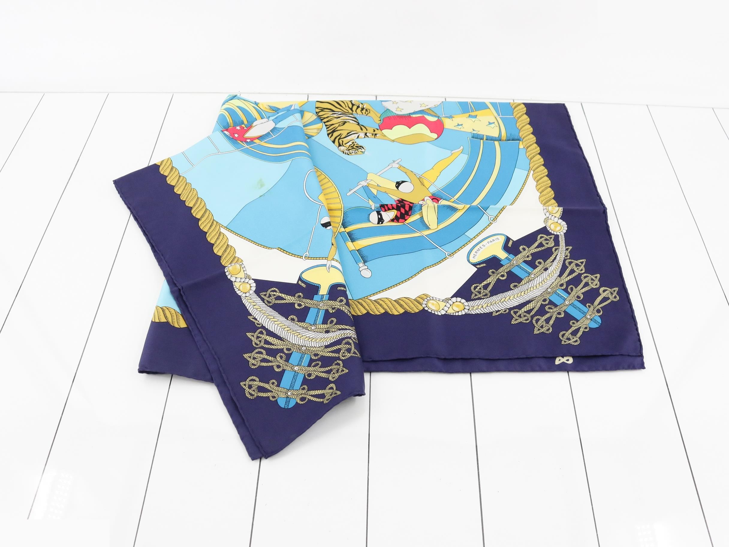 scarf — view 3