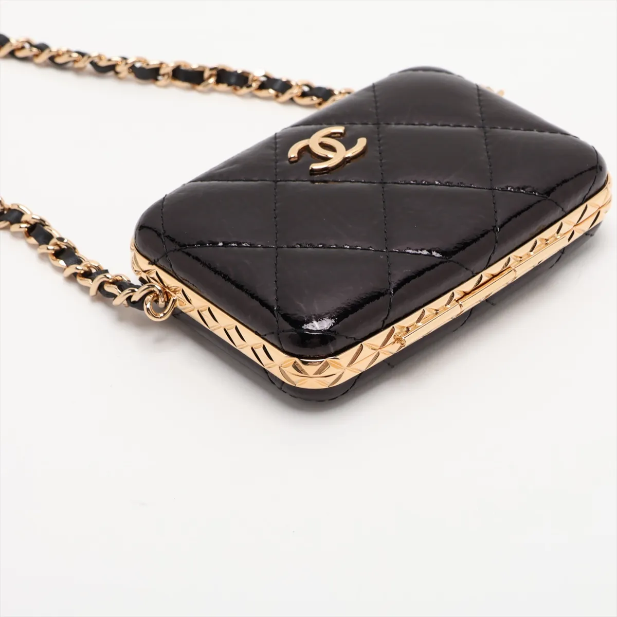 Matelassé Patent Leather Chain Shoulder Bag, Kiss-lock Closure, Black with Gold Hardware, Item Number 31474007 (Serial Number 31) — view 4