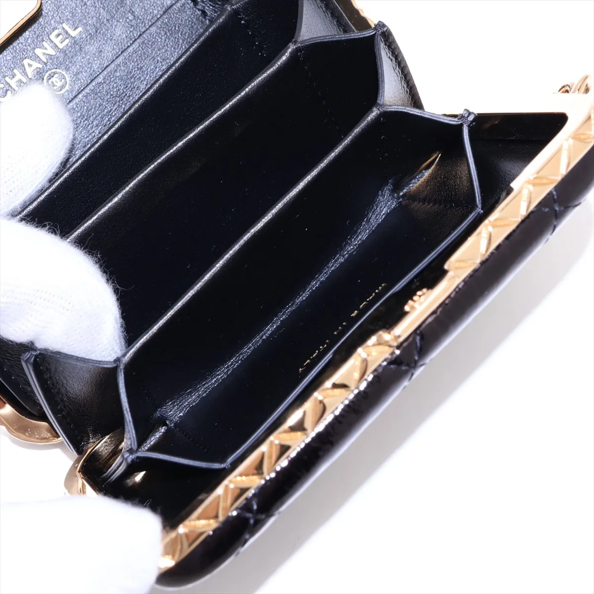 Matelassé Patent Leather Chain Shoulder Bag, Kiss-lock Closure, Black with Gold Hardware, Item Number 31474007 (Serial Number 31) — view 7