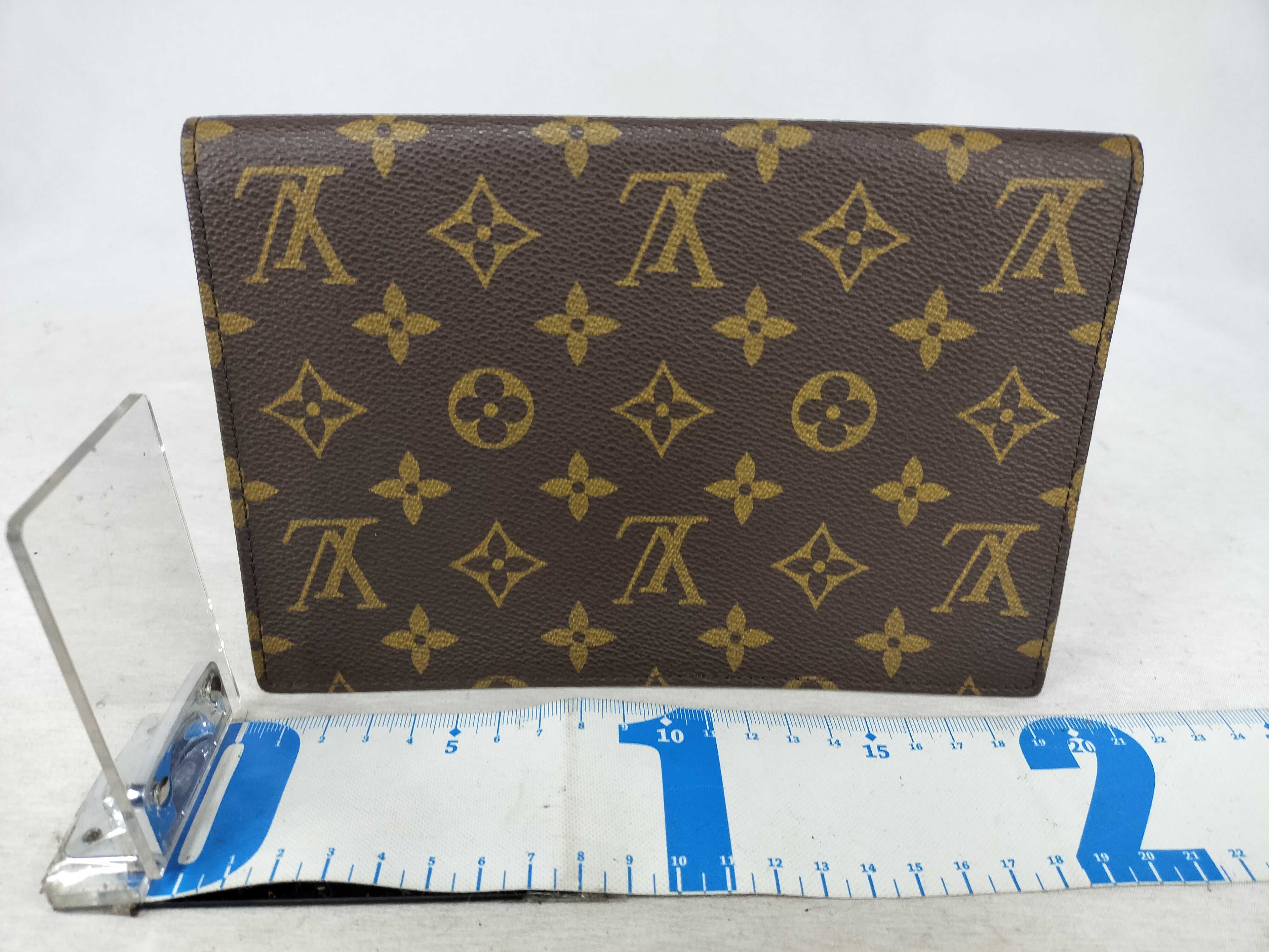 Monogram Louis Vuitton M51940 Pouch — view 2