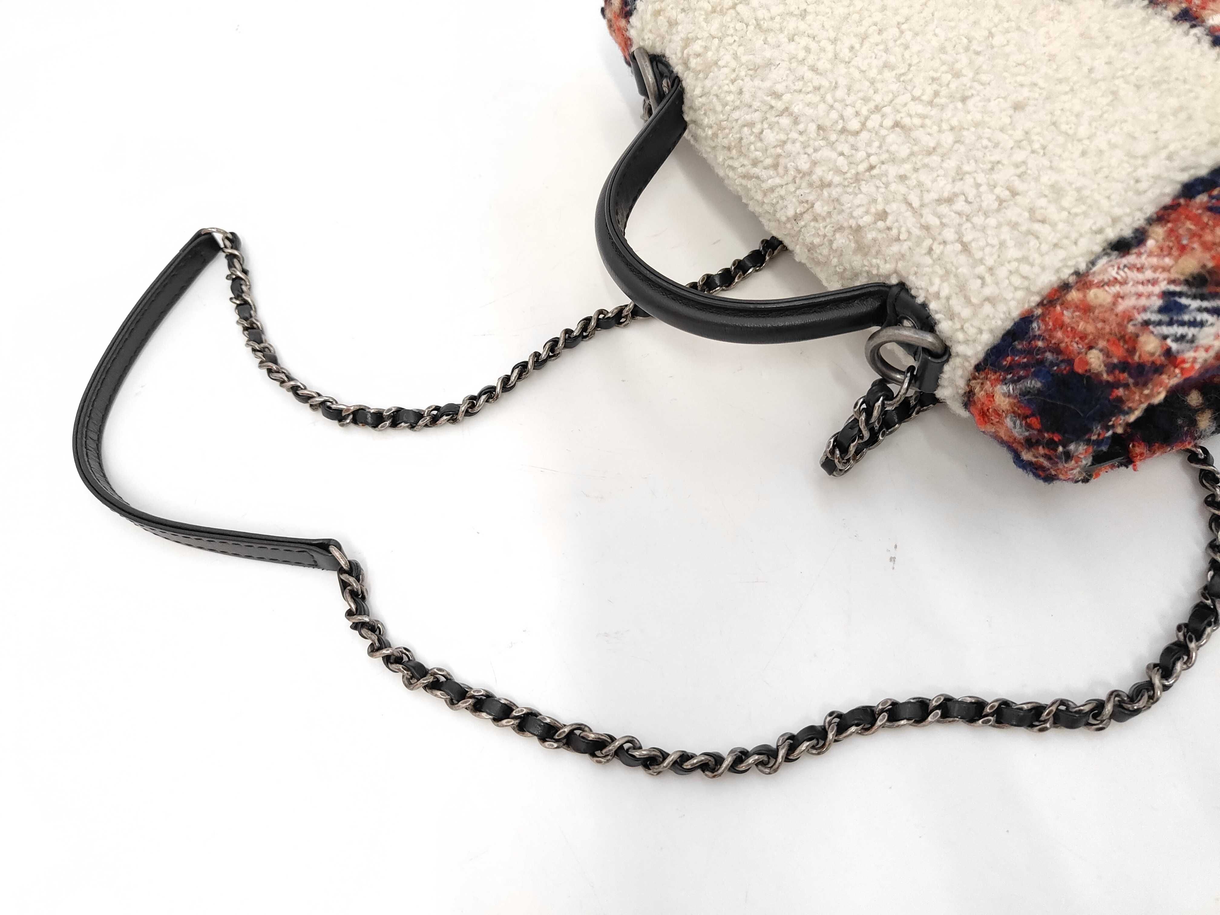 Single Flap Top Handle Shoulder Bag (Serial Number 24664424) — view 4