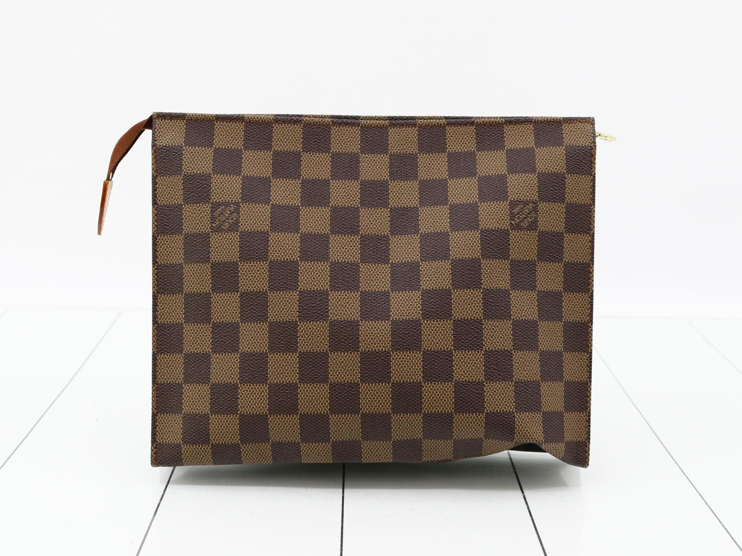 Damier Pochette Toilette 26 Pouch — view 2