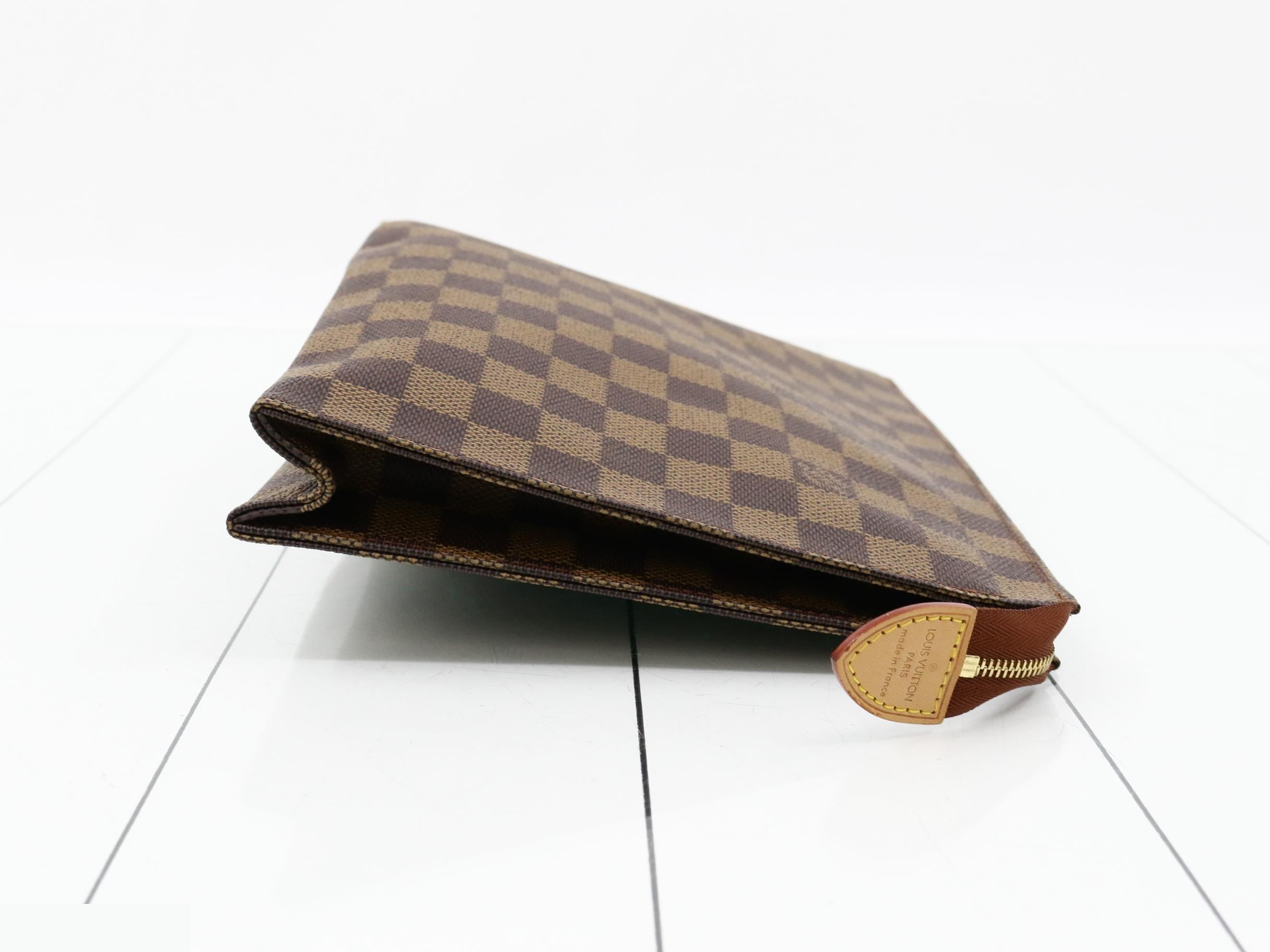 Damier Pochette Toilette 26 Pouch — view 3