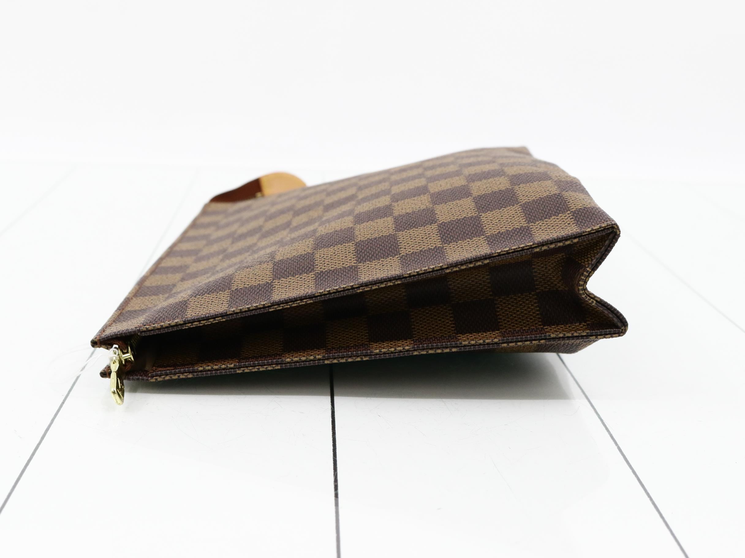 Damier Pochette Toilette 26 Pouch — view 4
