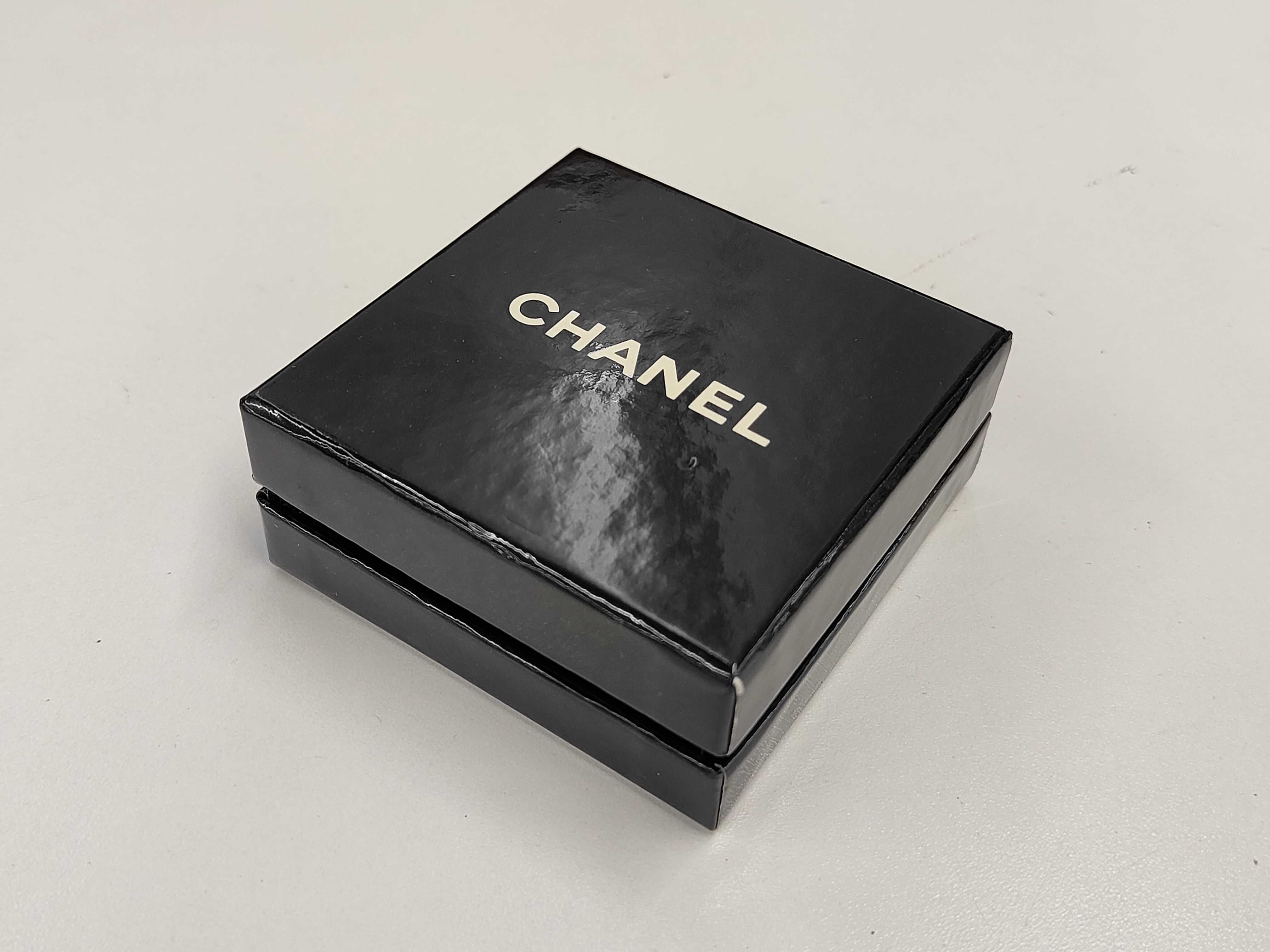 Pearl White x Gold (Precious Metal) Earrings — view 8