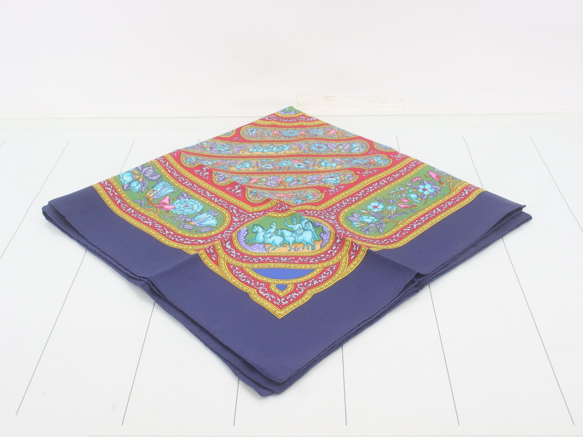 Carre 90, no tag, scarf — view 2