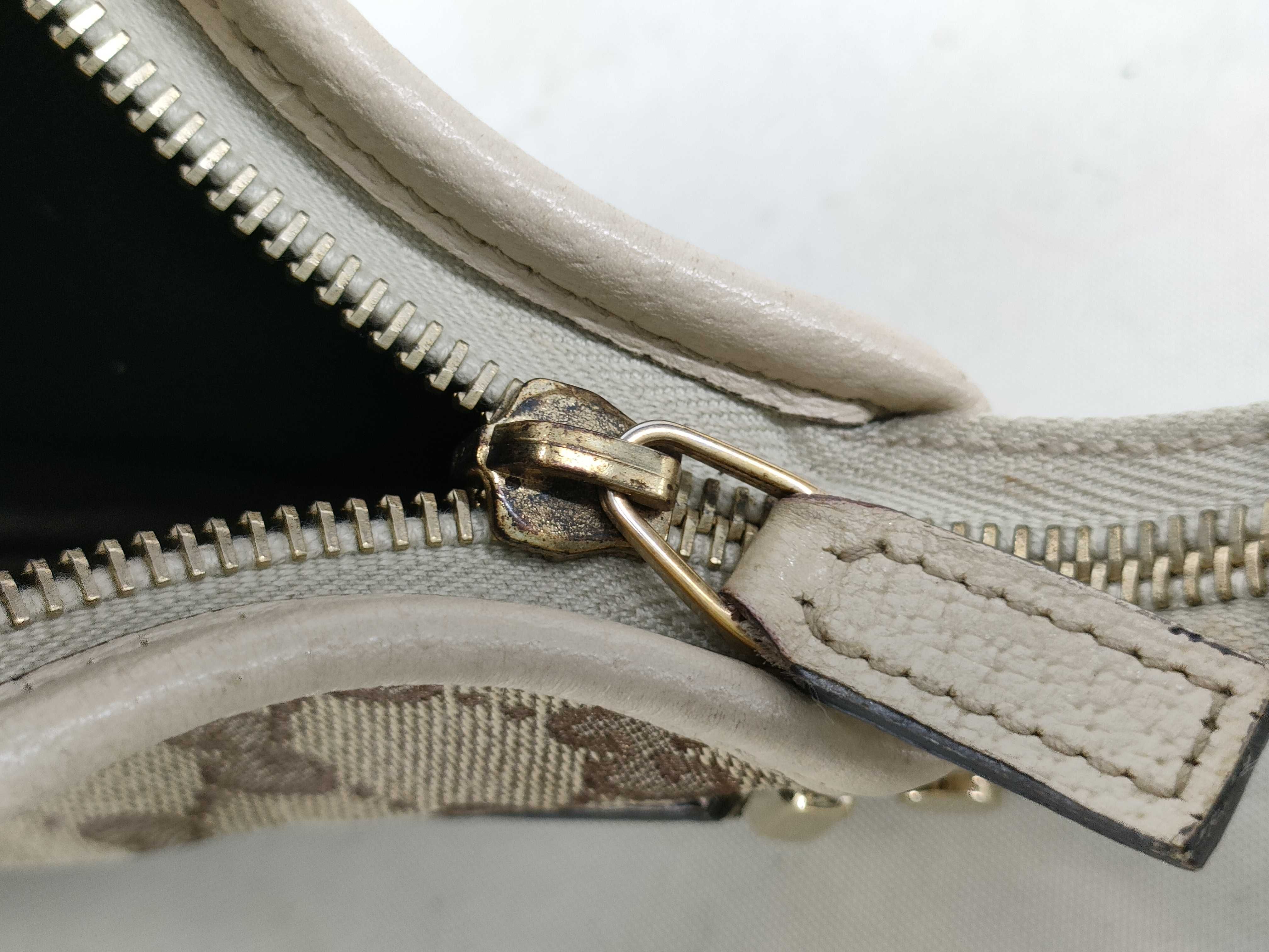GG Canvas Gucci Shoulder Bag — view 15