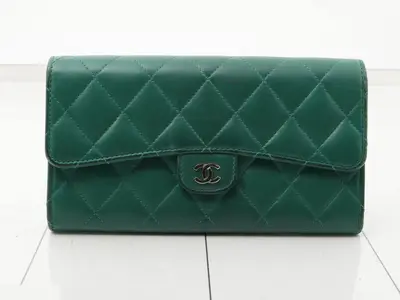 Matelassé Lambskin Coco Mark Bi-fold Long Wallet, Green