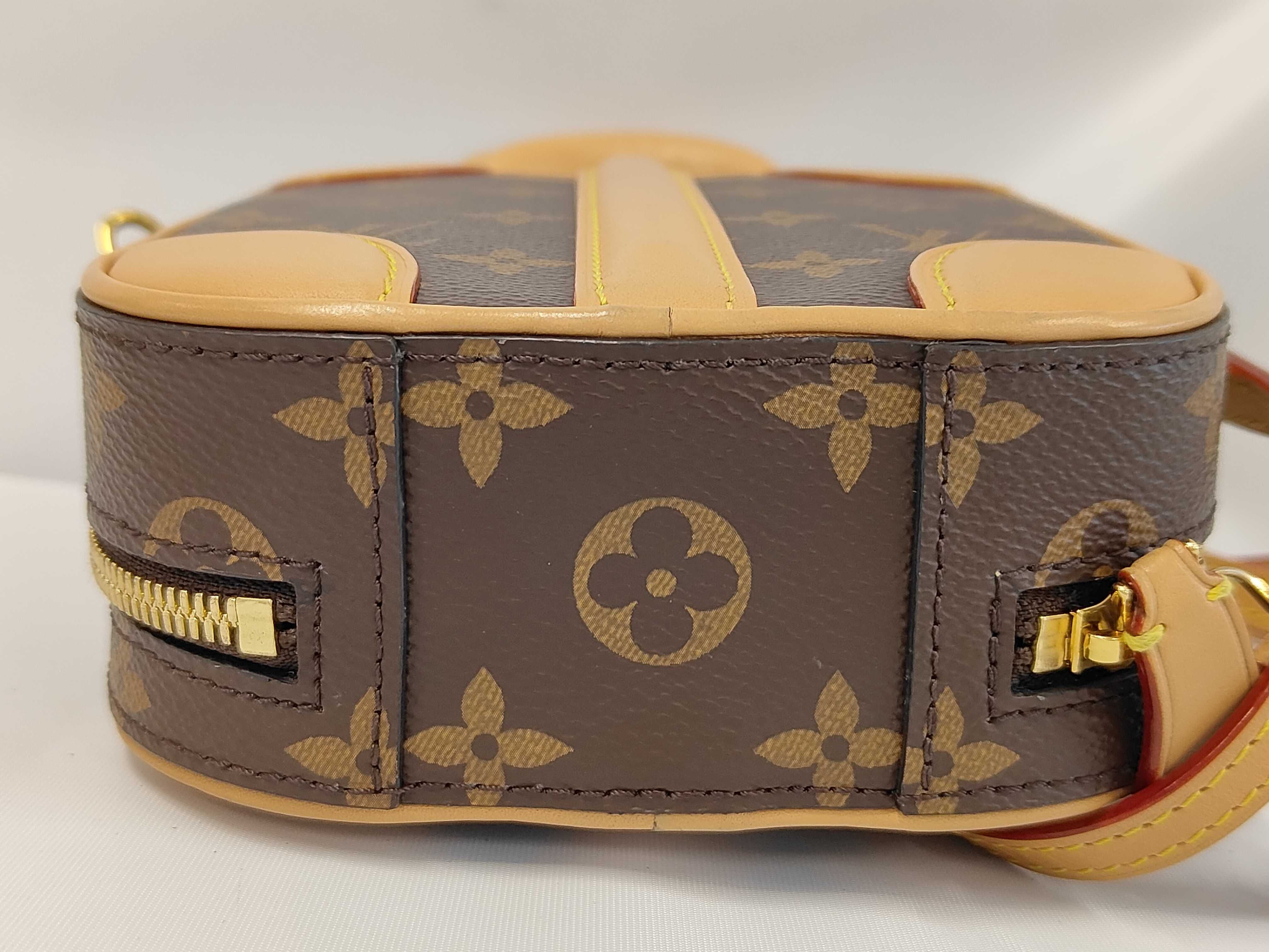 Vertical Camera Bag M68623 Shoulder Bag — view 3