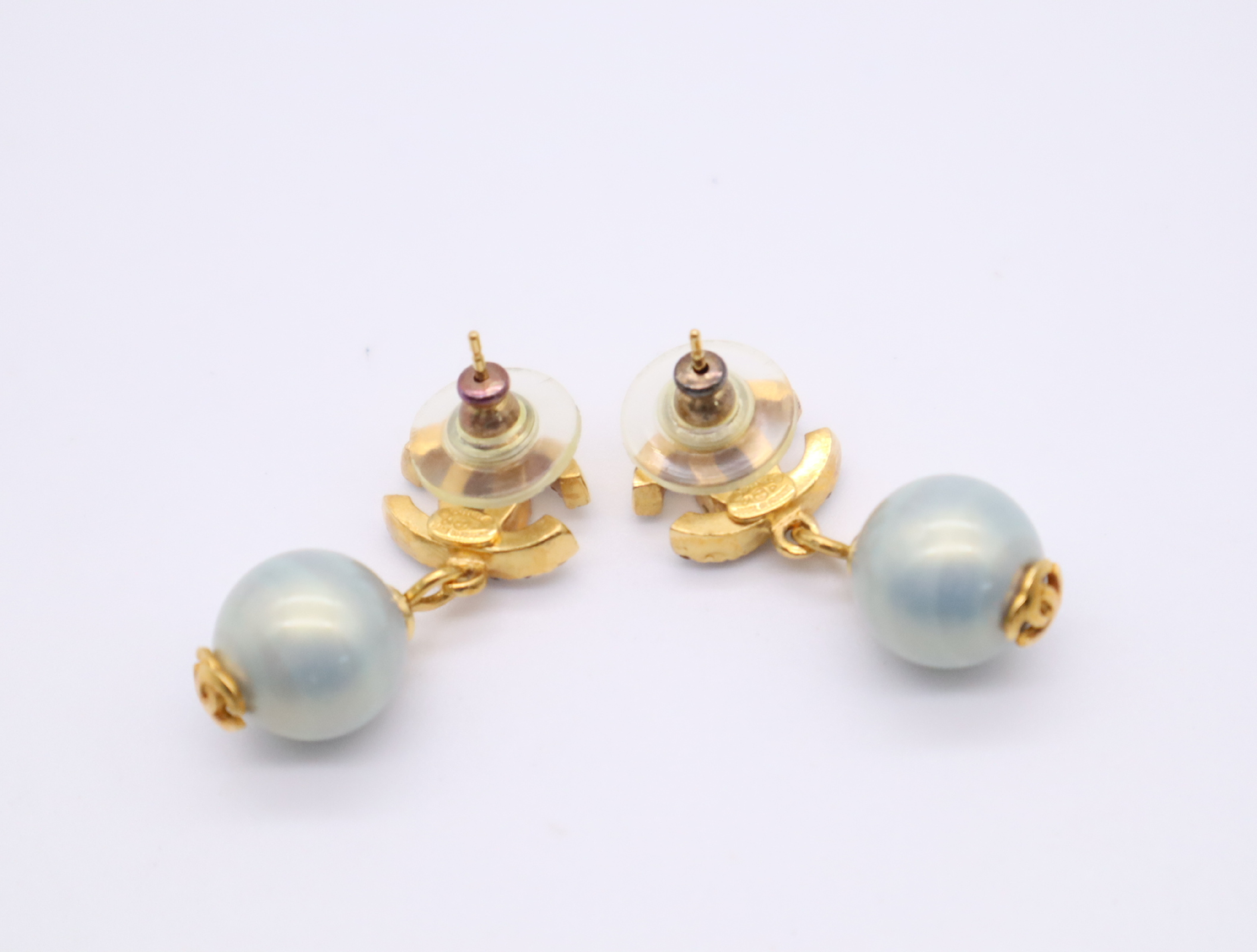 GP/Rhinestone/Faux Pearl Coco Mark Earrings Gold Blue Earrings — view 2
