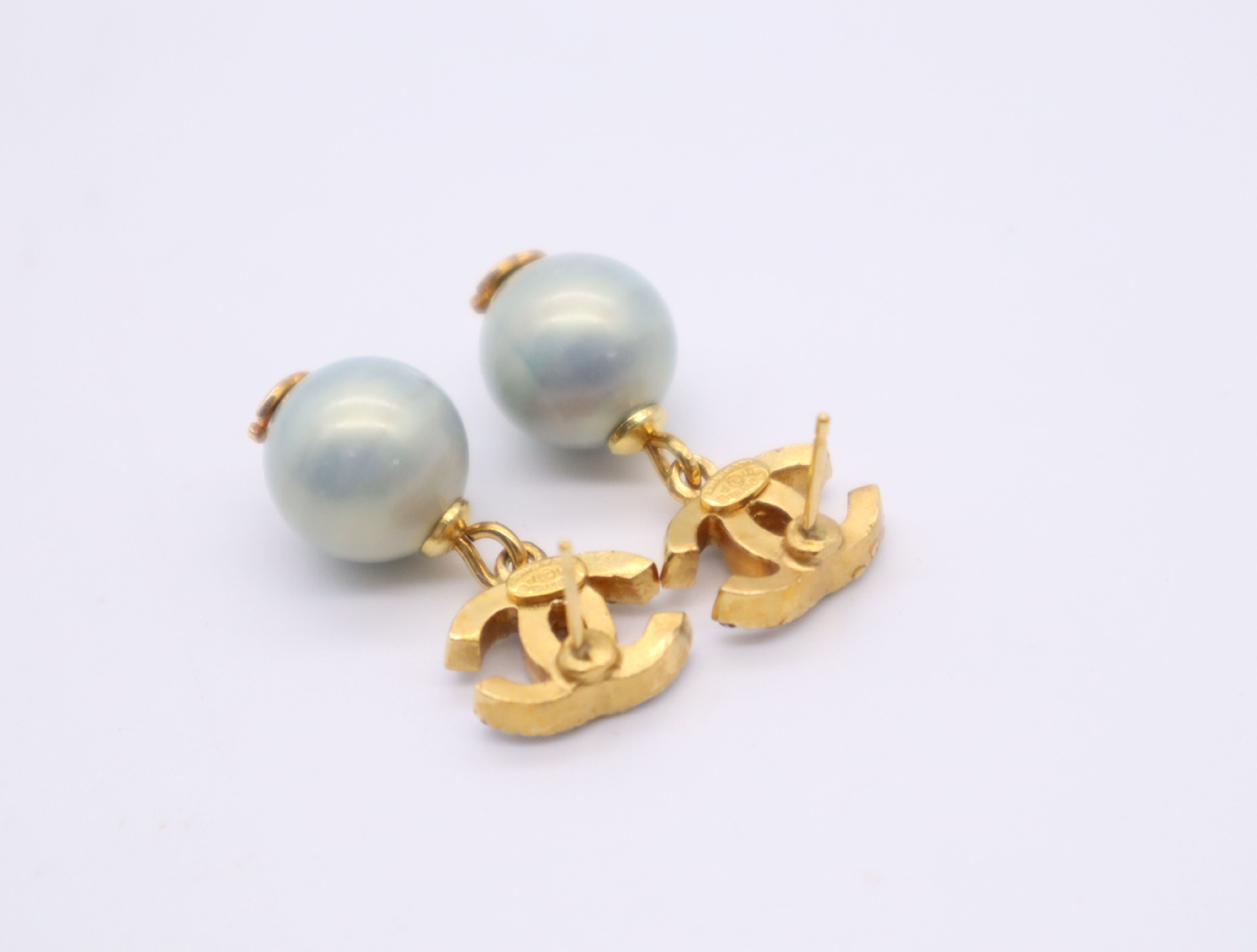 GP/Rhinestone/Faux Pearl Coco Mark Earrings Gold Blue Earrings — view 4